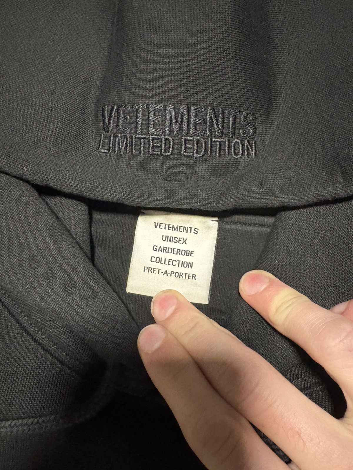 Vetements Cropped Oval Logo Hoodie Size US S / EU 44-46 / 1 - 2 Thumbnail