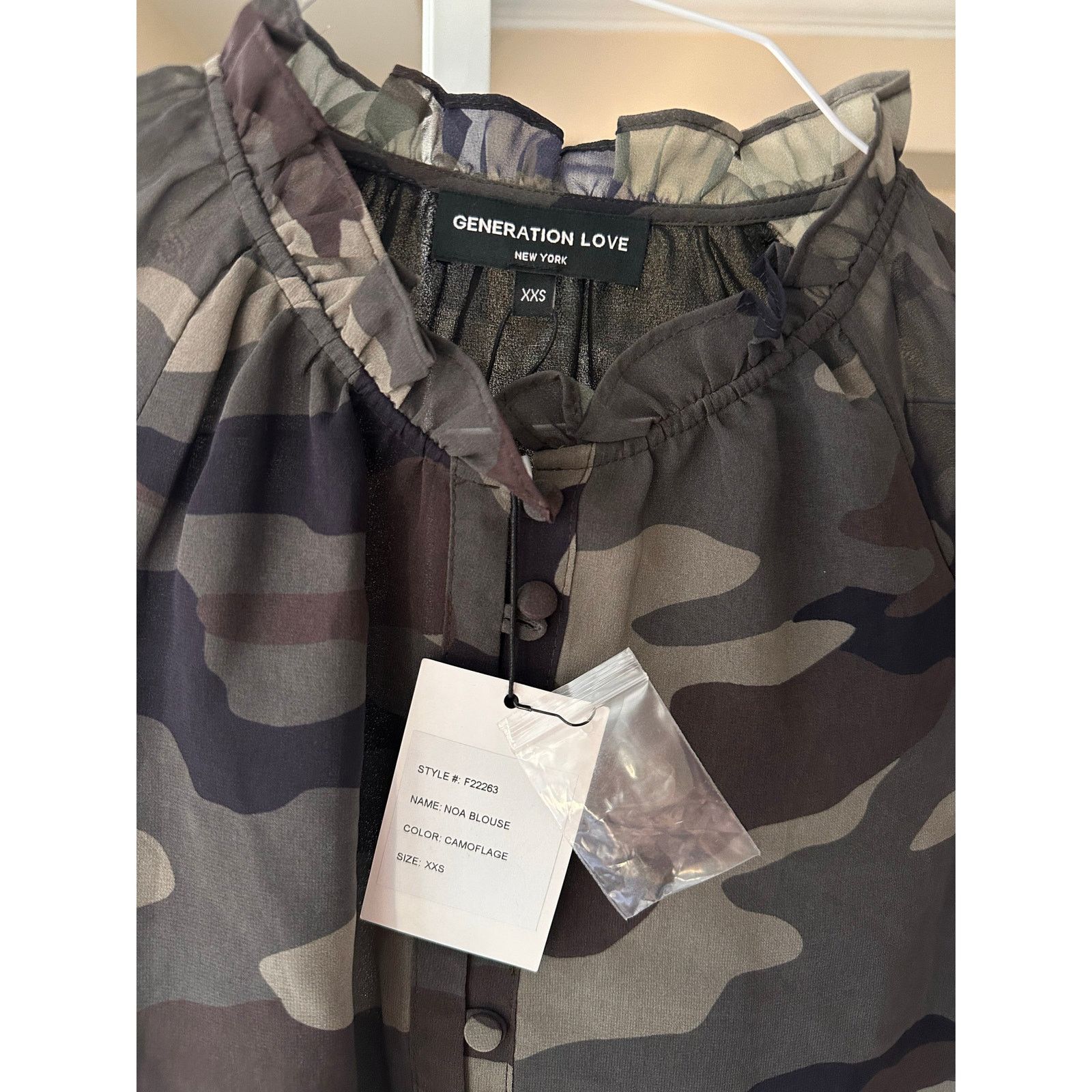 Generation Love NWT Generation Love Noa Blouse Army Camo size XXS Size XXS / US 00 / IT 34 - 4 Thumbnail