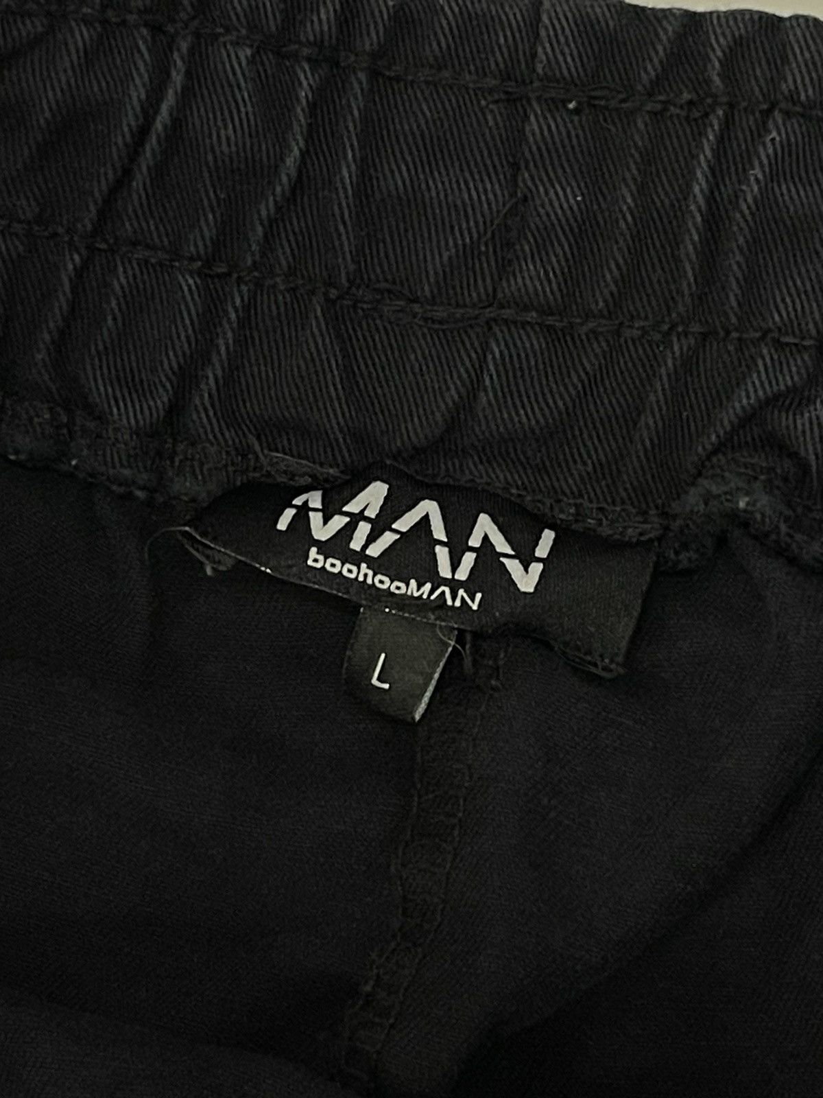 Other BOOHOOMAN MAN OFFICIAL TWILL CARGO BUTTERFLY PRINT TROUSER Size US 32 / EU 48 - 8 Thumbnail