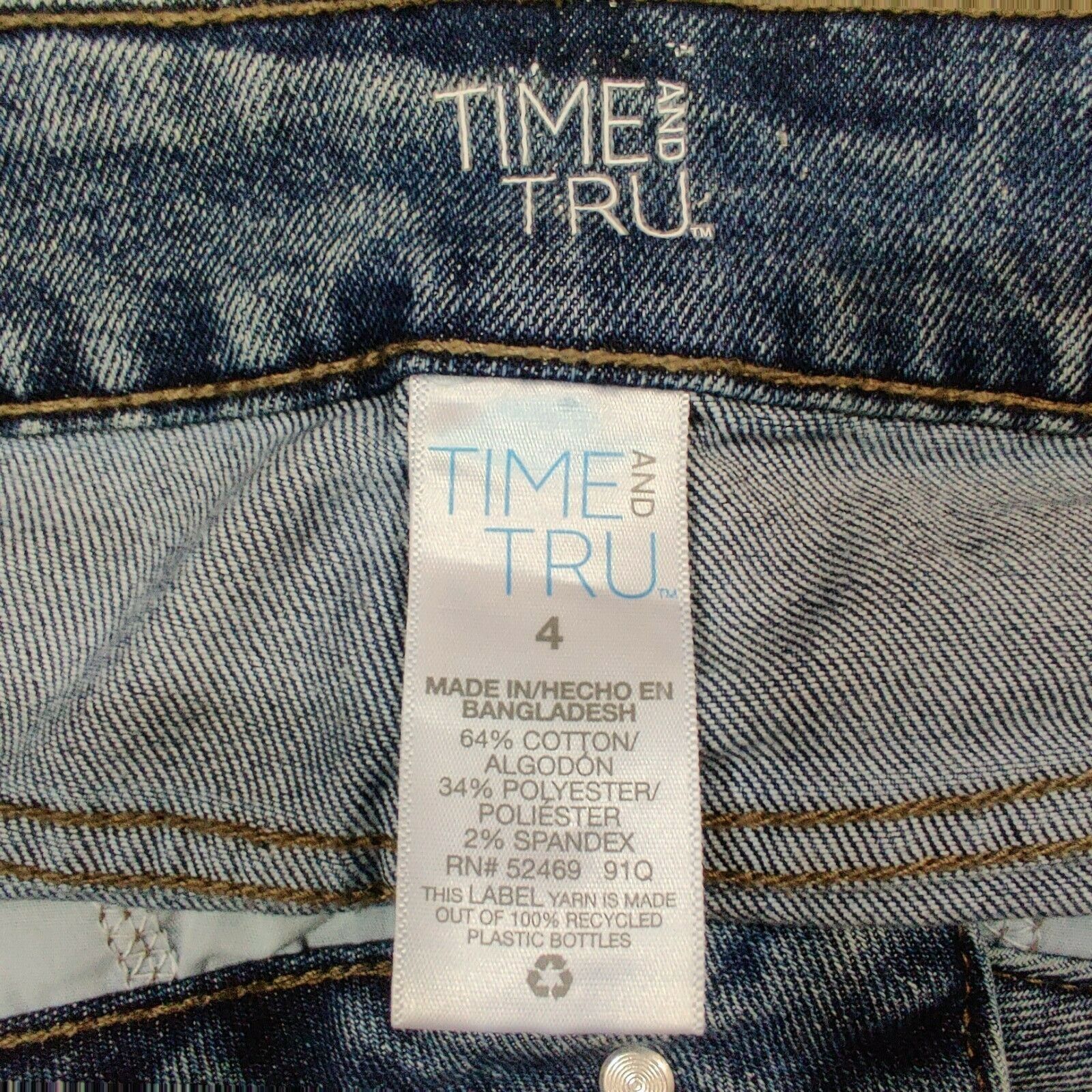 Other Time and Tru 4 Distressed Denim Bermuda Shorts Raw Hem Mid R Size 27" / US 4 / IT 40 - 8 Thumbnail