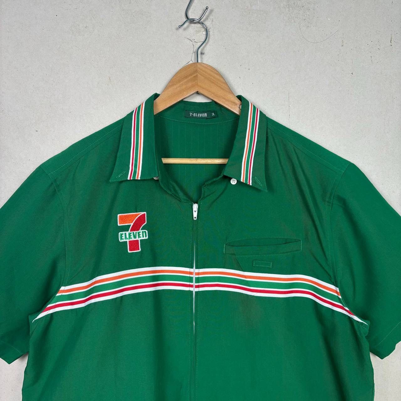 Vintage Vintage 7-Eleven Japan Workwear Uniform Zip Shirt 3L Size US XXL / EU 58 / 5 - 3 Thumbnail