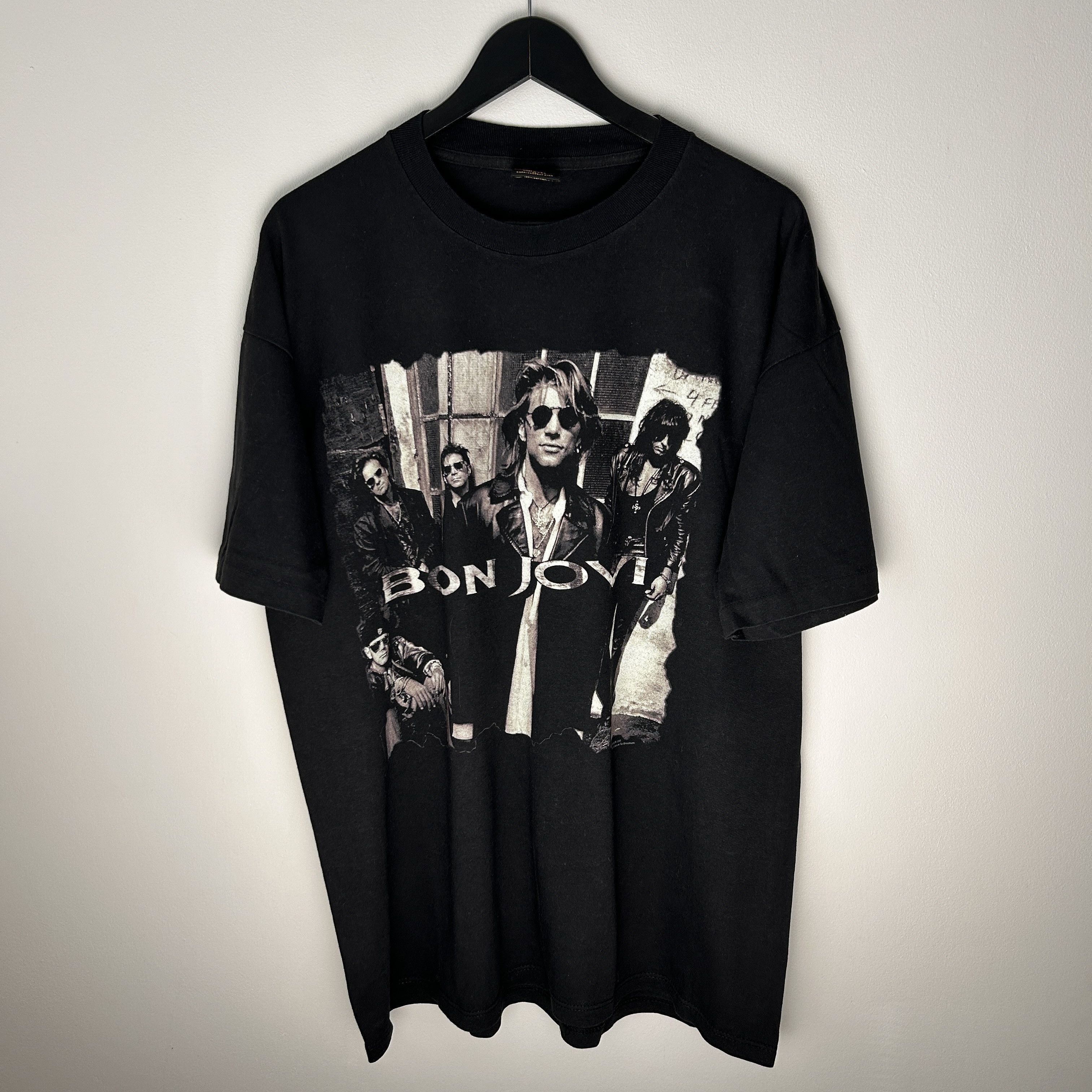 Band Tees Vintage Bon Jovi Keep The Faith 1992 Band T-shirt Size US XL / EU 56 / 4 - 1 Thumbnail