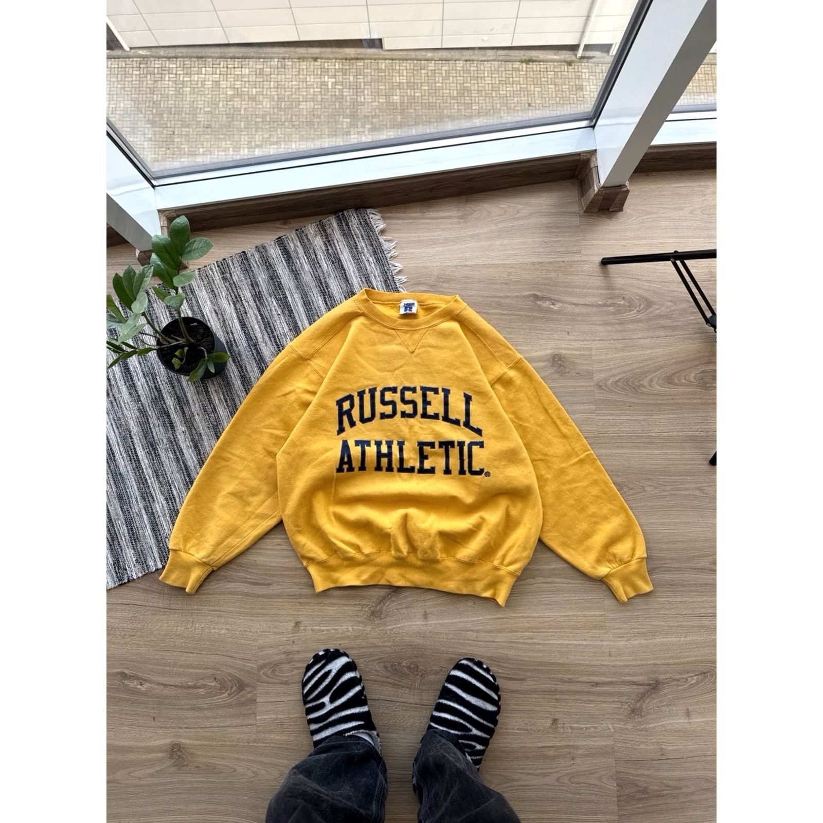 Russell Athletic VINTAGE Russell Athletic Sweatshirt Men M Yellow Logo 90s Retro USA Big Logo Pullover Size US M / EU 48-50 / 2 - 2 Thumbnail