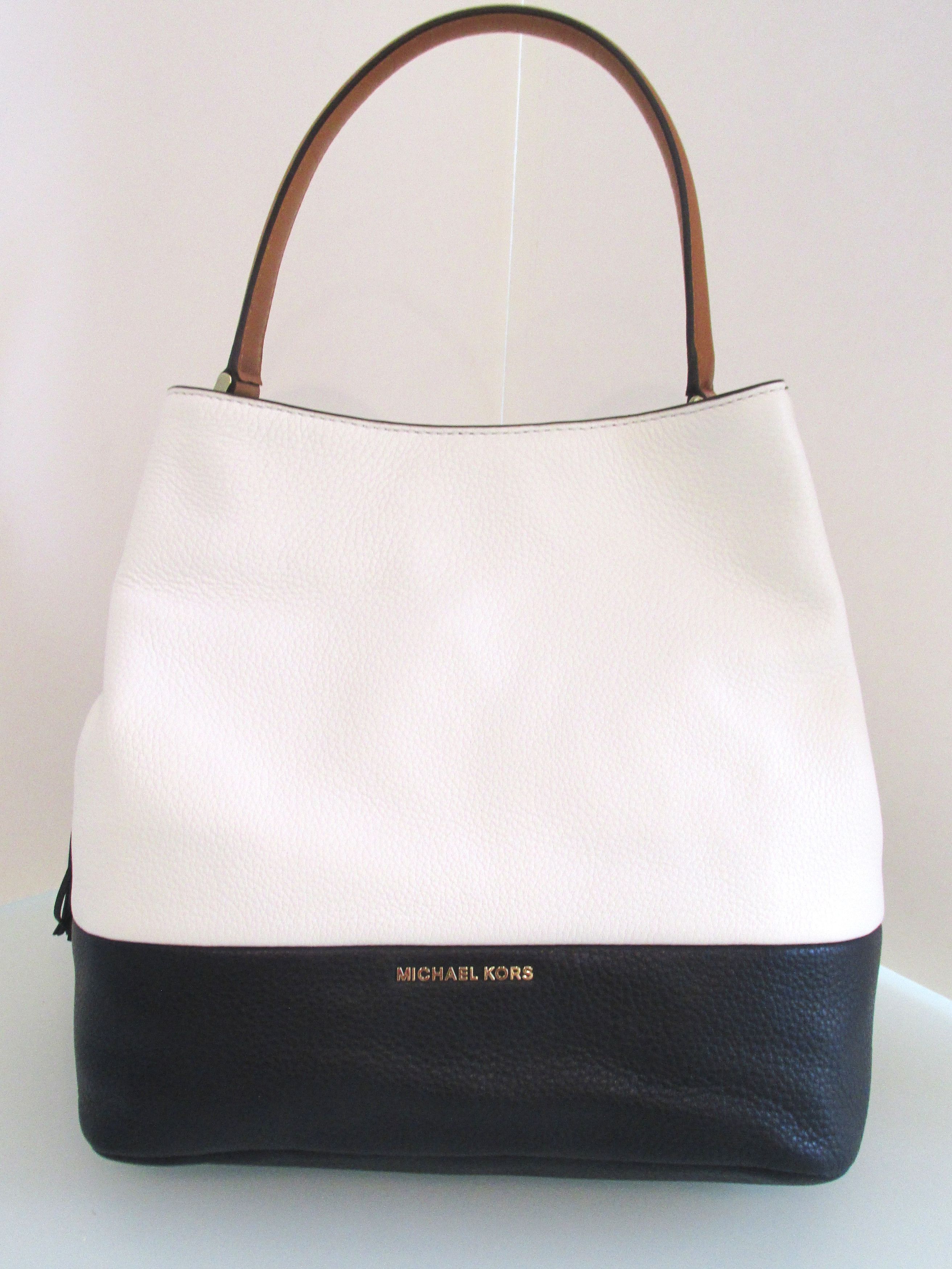 Michael Kors Michael Kors (Kip) New Large Bucket-Style Leather Handbag Size ONE SIZE - 1 Thumbnail
