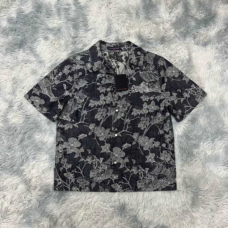 Other Louis Vuitton Embroidered denim short sleeve shirt Size US S / EU 44-46 / 1 - 1 Thumbnail