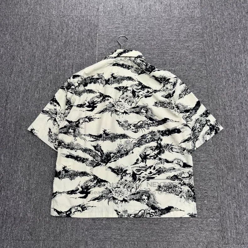 Givenchy Givenchy Gothic Full Print Short Sleeve Shirt Size US XS / EU 42 / 0 - 2 Thumbnail