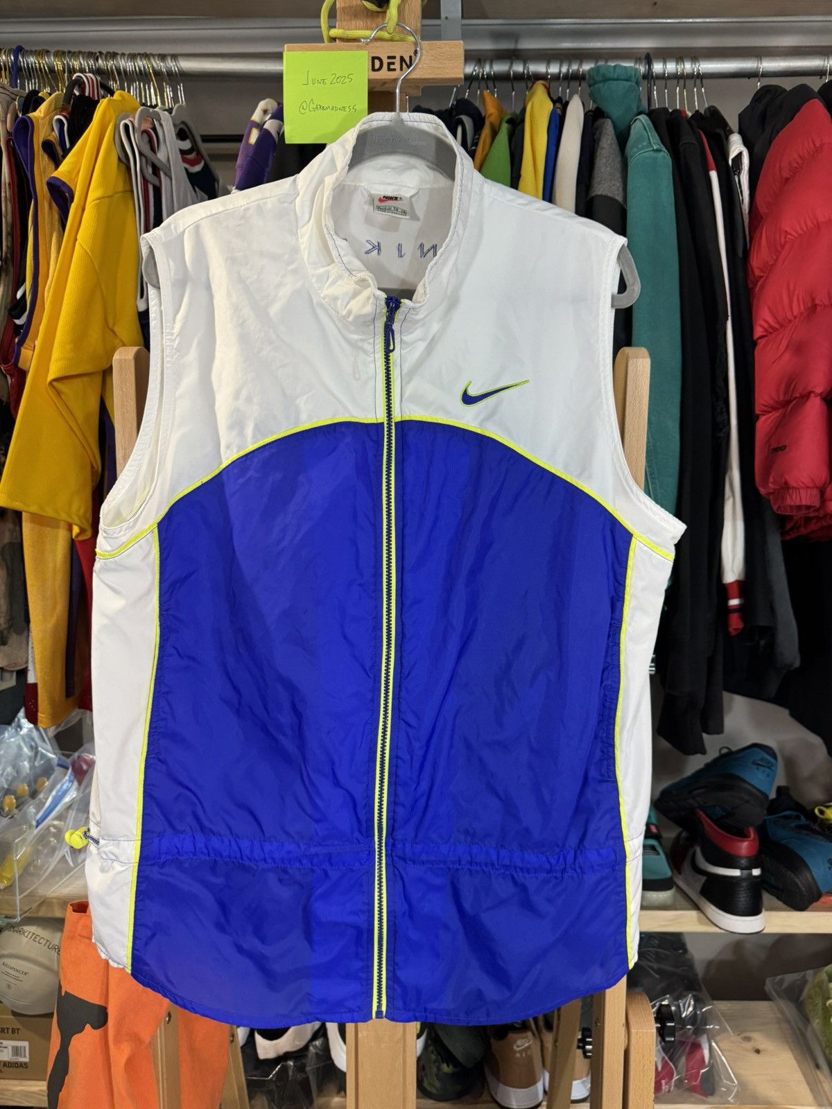 Stunning Time Capsule - NIKE early 90’s piece