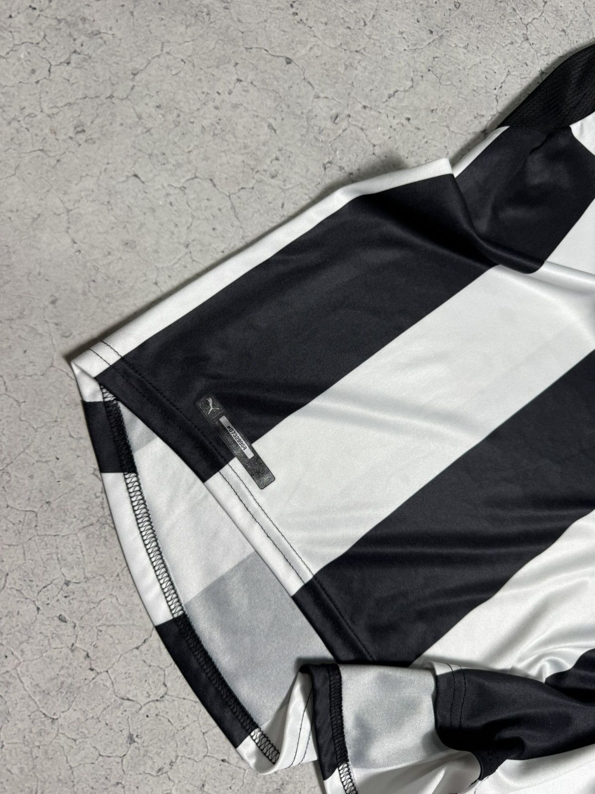 Puma Puma FC Newcastle United 2016/2017 Soccer Jersey Vintage Size US L / EU 52-54 / 3 - 8 Thumbnail