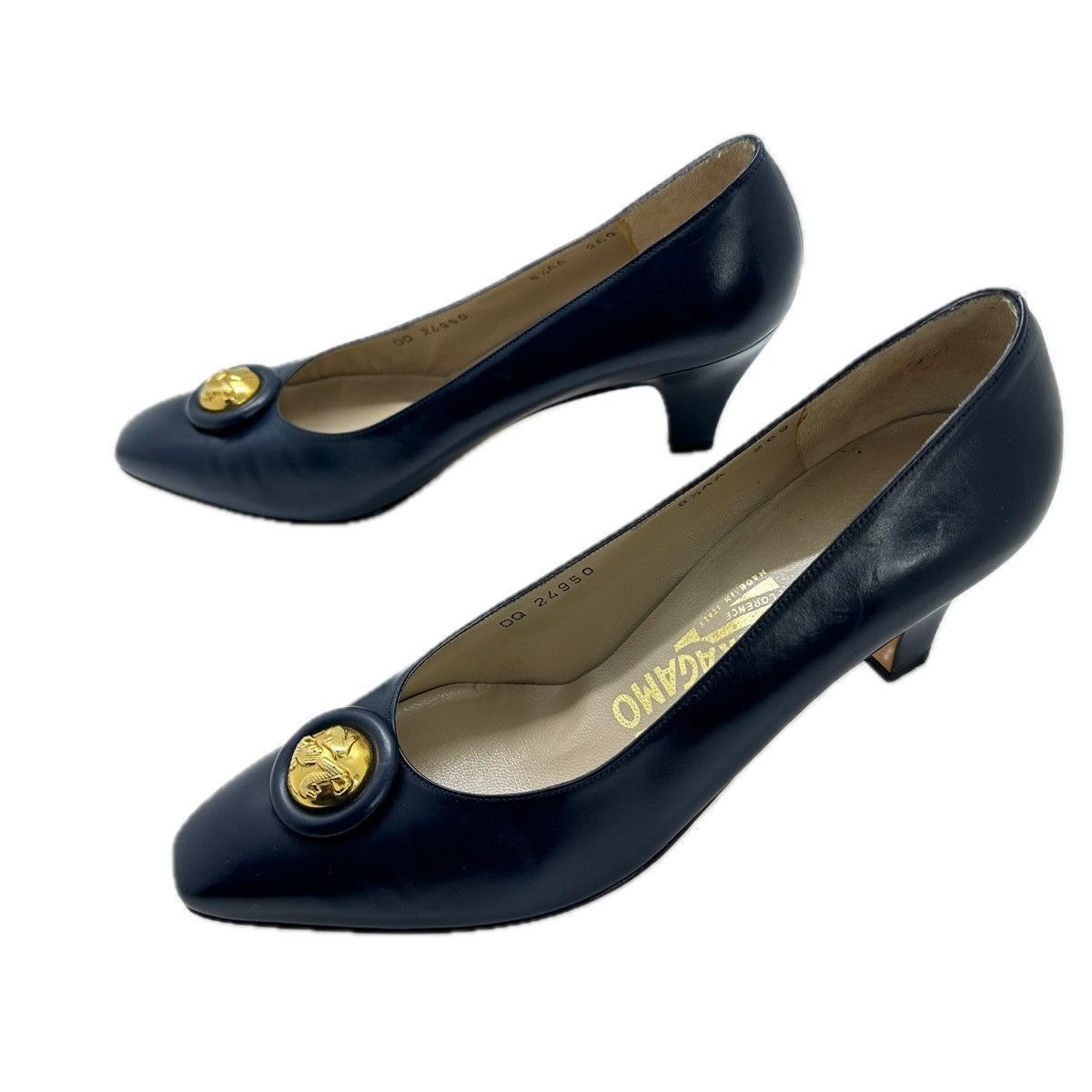 Salvatore Ferragamo Vintage Salvatore Ferragamo Sz 8.5AA Navy Leather Pumps Size US 8.5 / IT 38.5 - 5 Thumbnail