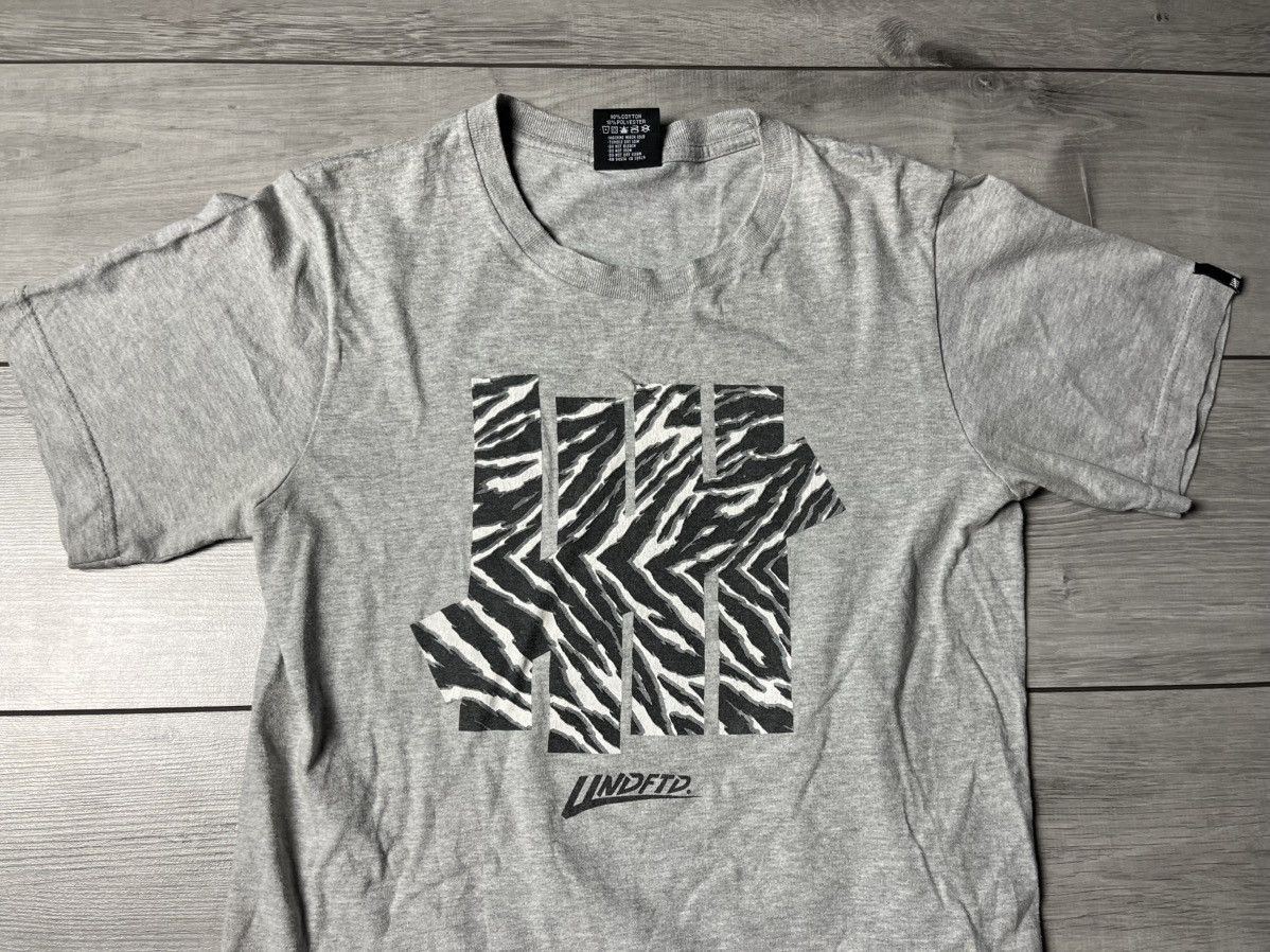 Undefeated UNDEFEATED 5 STRIKE Zebra LOGO PRINT GREY MENS T SHIRT Size US S / EU 44-46 / 1 - 3 Thumbnail