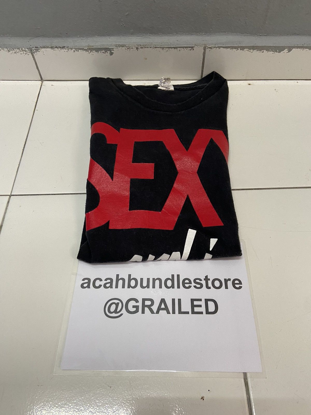 Delta SEXY AND I KNOW IT LMFAO GRAPHICS TEE SHIRT Size US M / EU 48-50 / 2 - 12 Thumbnail