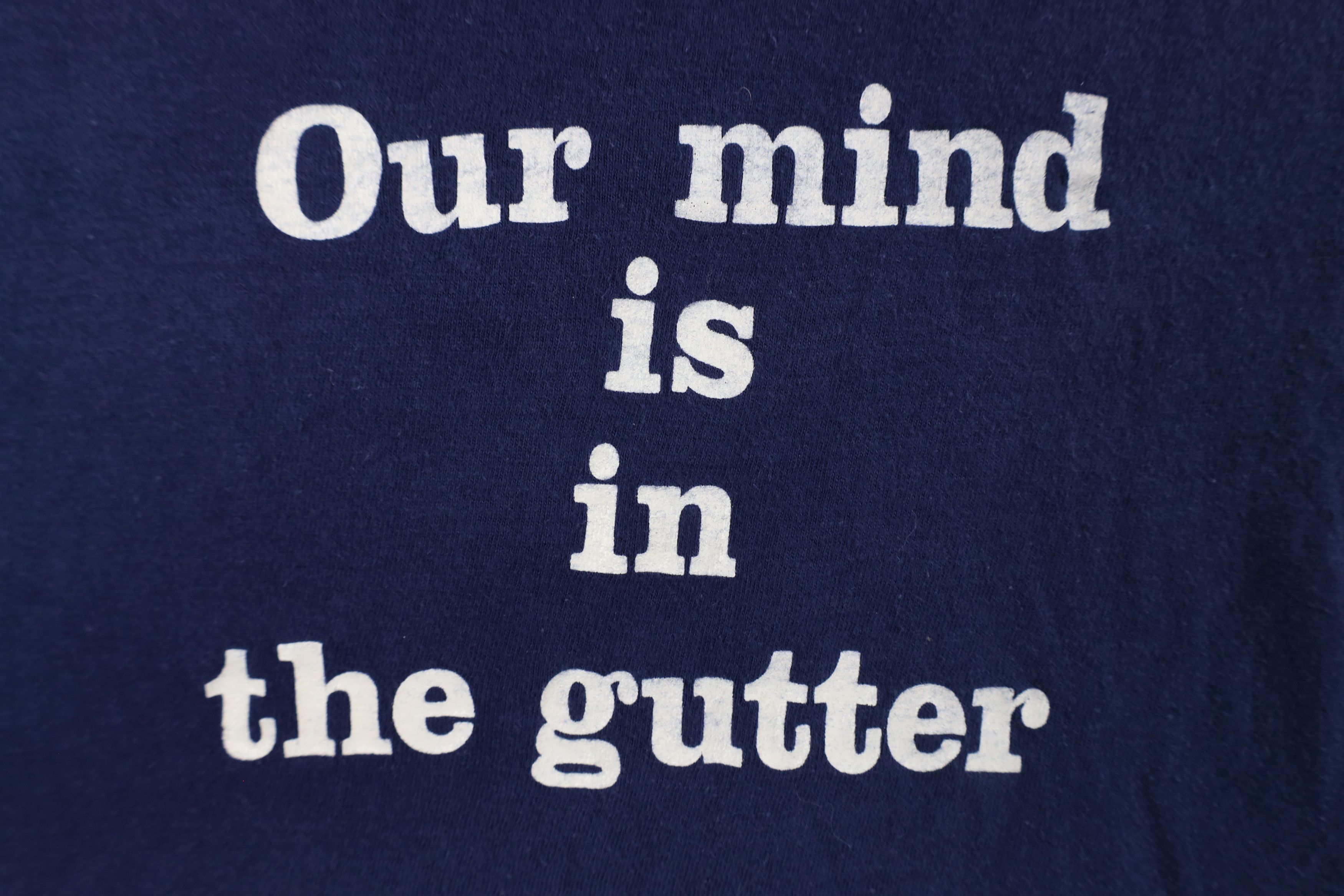 Hanes × Vintage Vintage 70s Hanes Mind Is In the Gutter Company T-Shirt USA Size US L / EU 52-54 / 3 - 4 Thumbnail
