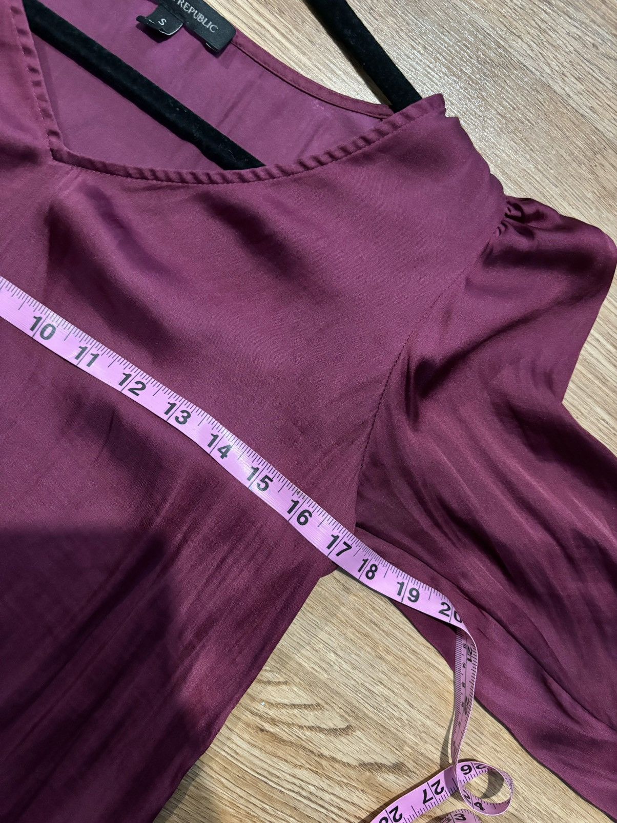 Banana Republic Banana Republic Purple Satin V-Neck Blouse Long Sleeve S Size S / US 4 / IT 40 - 3 Thumbnail