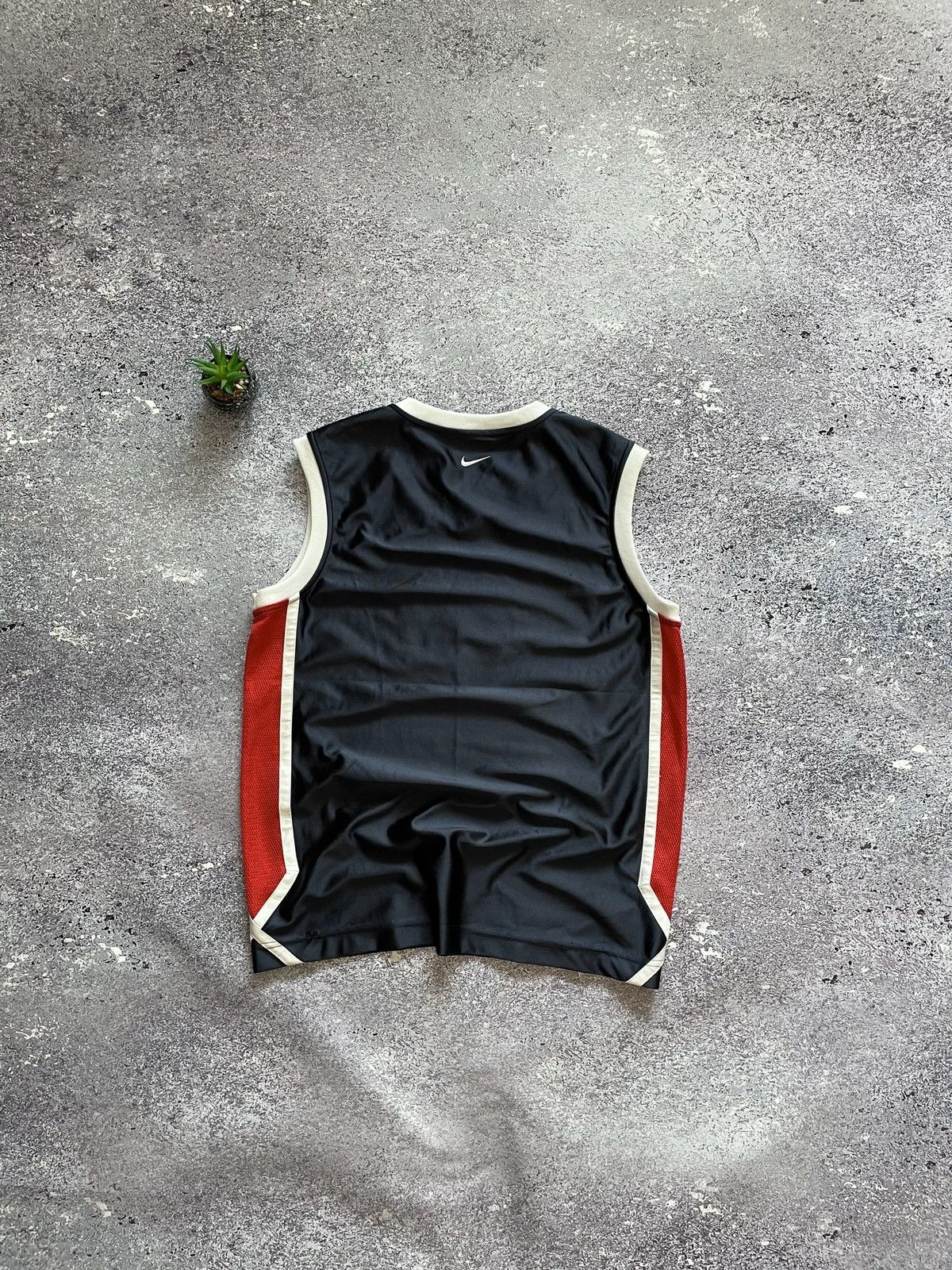 Nike Vintage Nike Embroidered Swoosh Logo Sleeveless Jersey 00s Size US M / EU 48-50 / 2 - 4 Thumbnail
