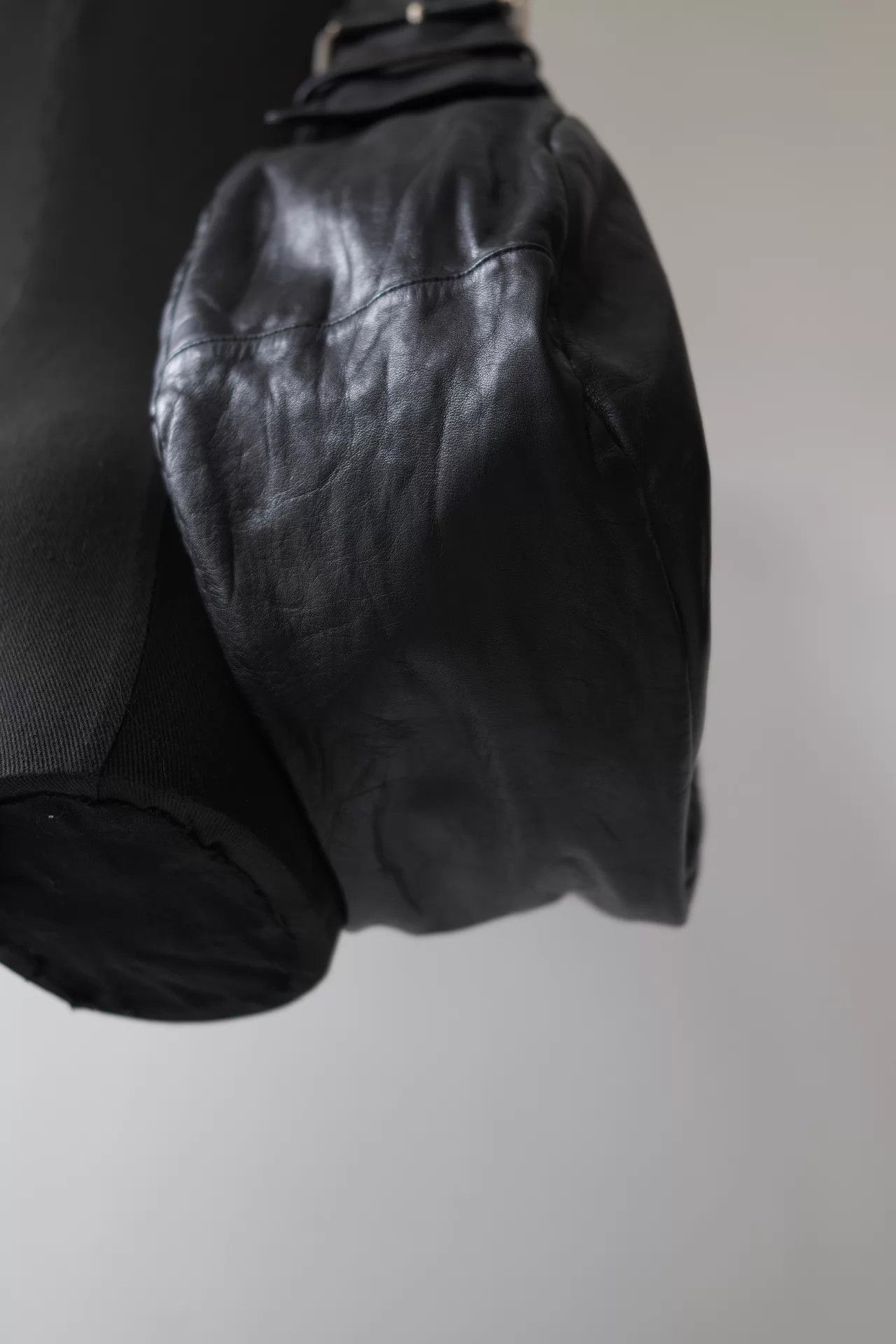 Yohji Yamamoto Yohji Yamamoto Y's Thick Cowhide Shoulder Bag Size ONE SIZE - 6 Thumbnail