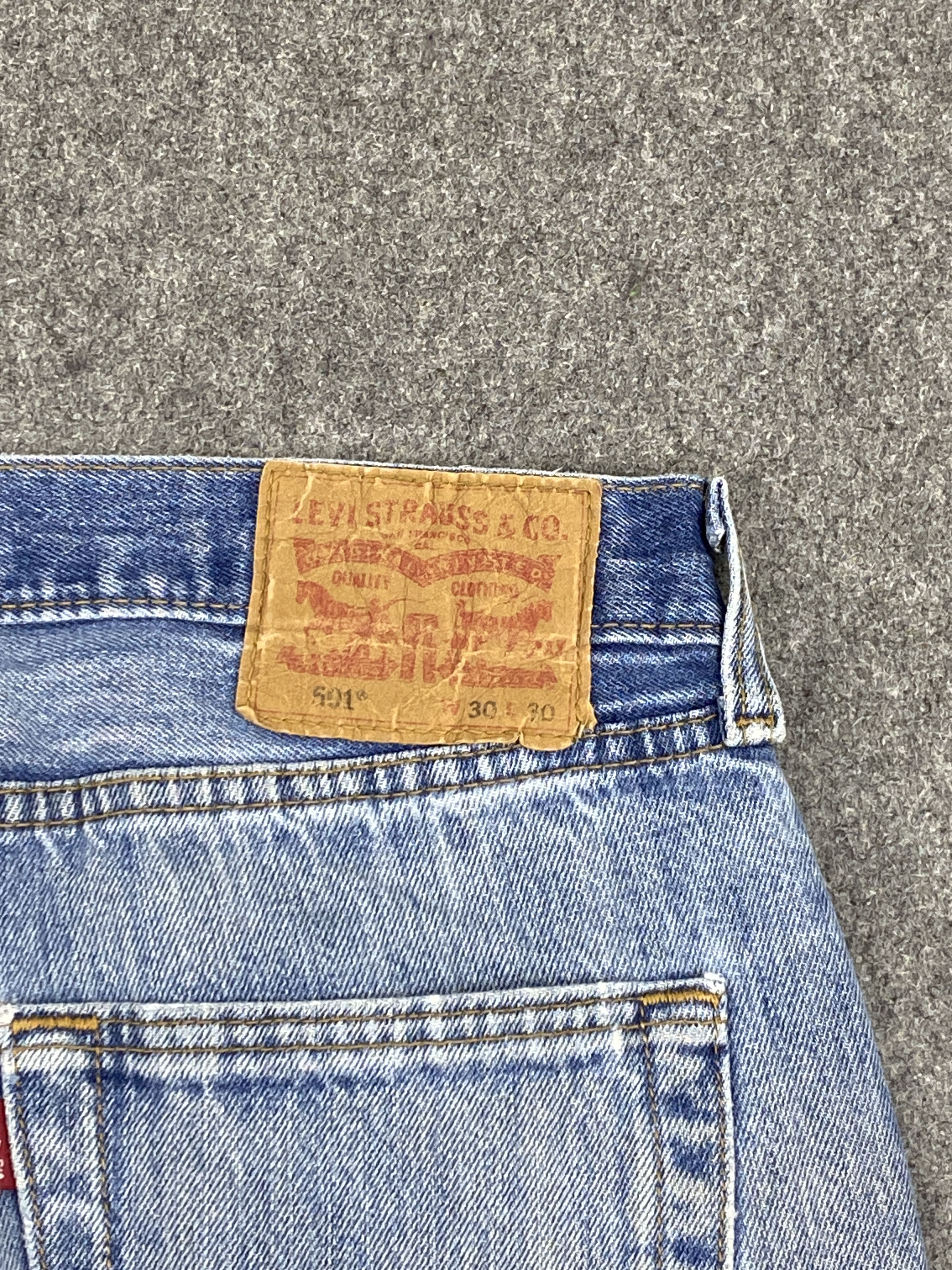 Levi's Vintage Levis 501 Light Wash Denim Jeans DP2731 Size US 31 - 5 Thumbnail