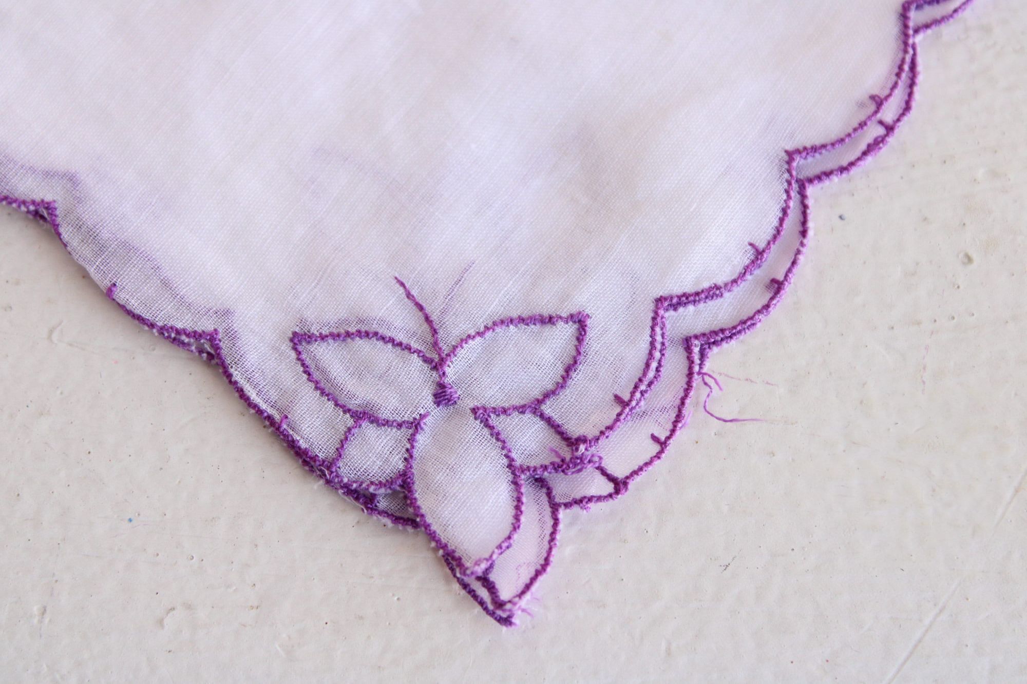 Vintage Vintage Handkerchief, Purple Flower Embroidery on White Cott Size ONE SIZE - 3 Thumbnail