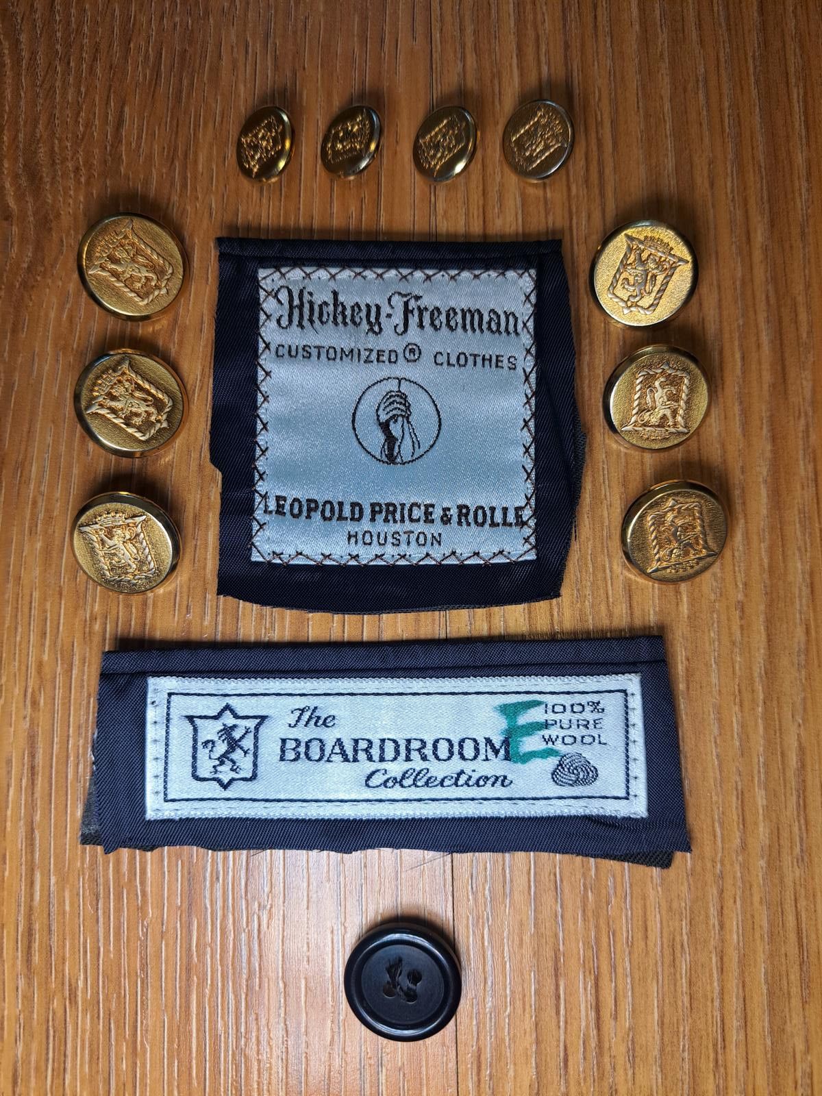 Hickey Freeman VINTAGE 1984 Hickey Freeman Blazer Buttons Gold Crest Lion Size ONE SIZE - 1 Thumbnail