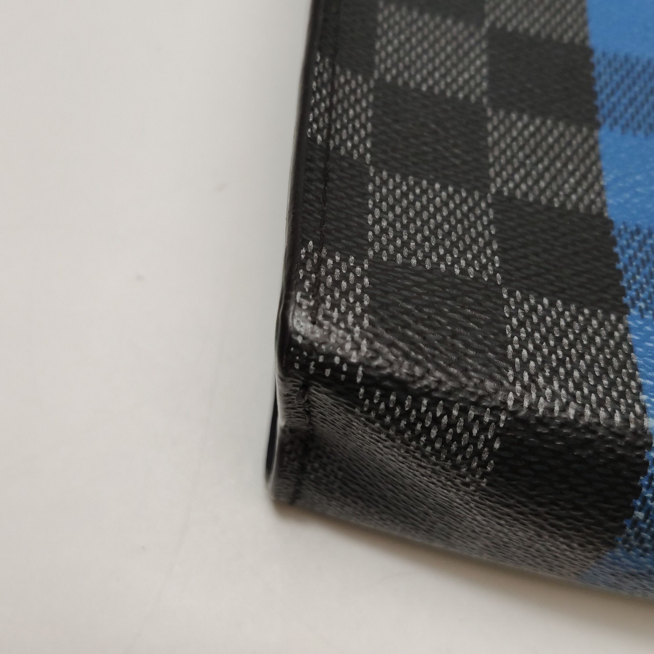 Louis Vuitton Louis Vuitton (LV) Pochette Voyage leather checkerboard pip Size ONE SIZE - 8 Thumbnail