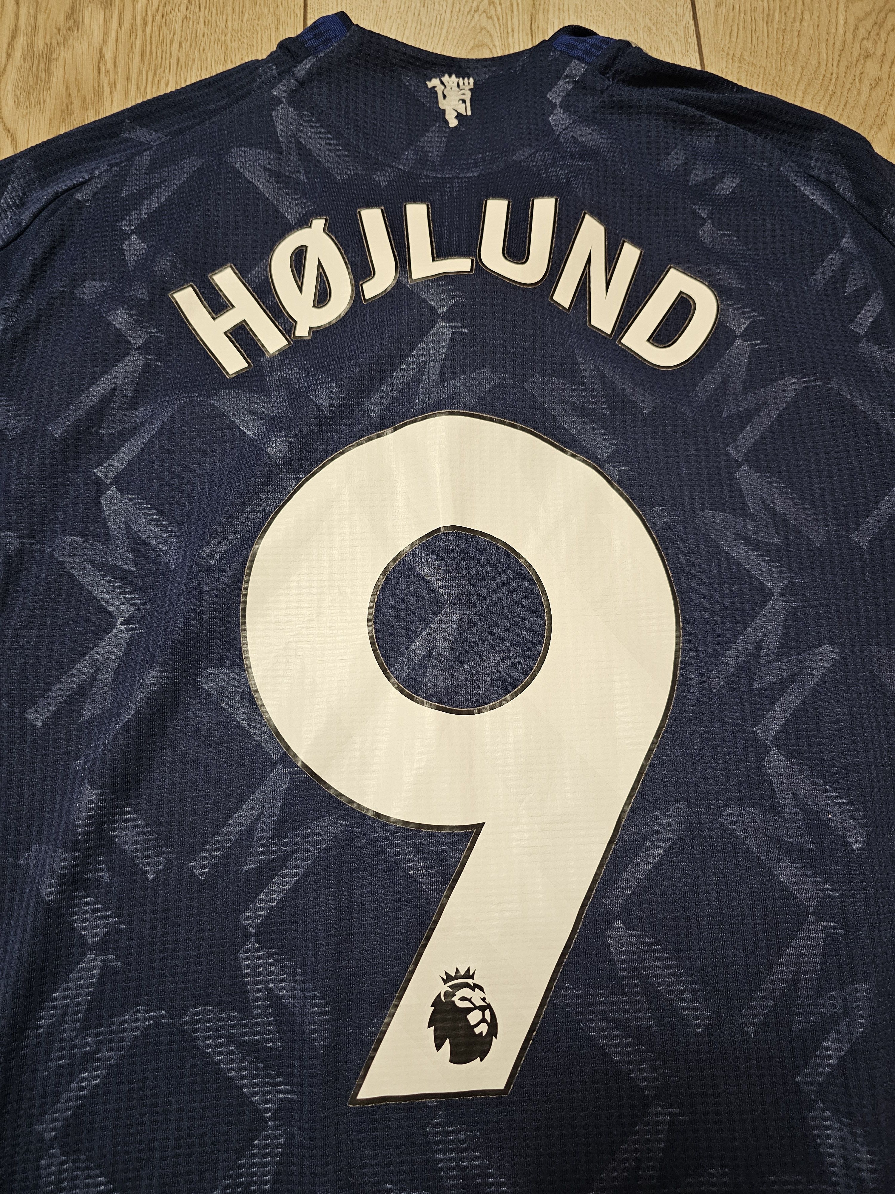 Adidas MANCHESTER UNITED 2025 AWAY HOJLUND PLAYER ISSUE FOOTBALL Size US M / EU 48-50 / 2 - 5 Thumbnail
