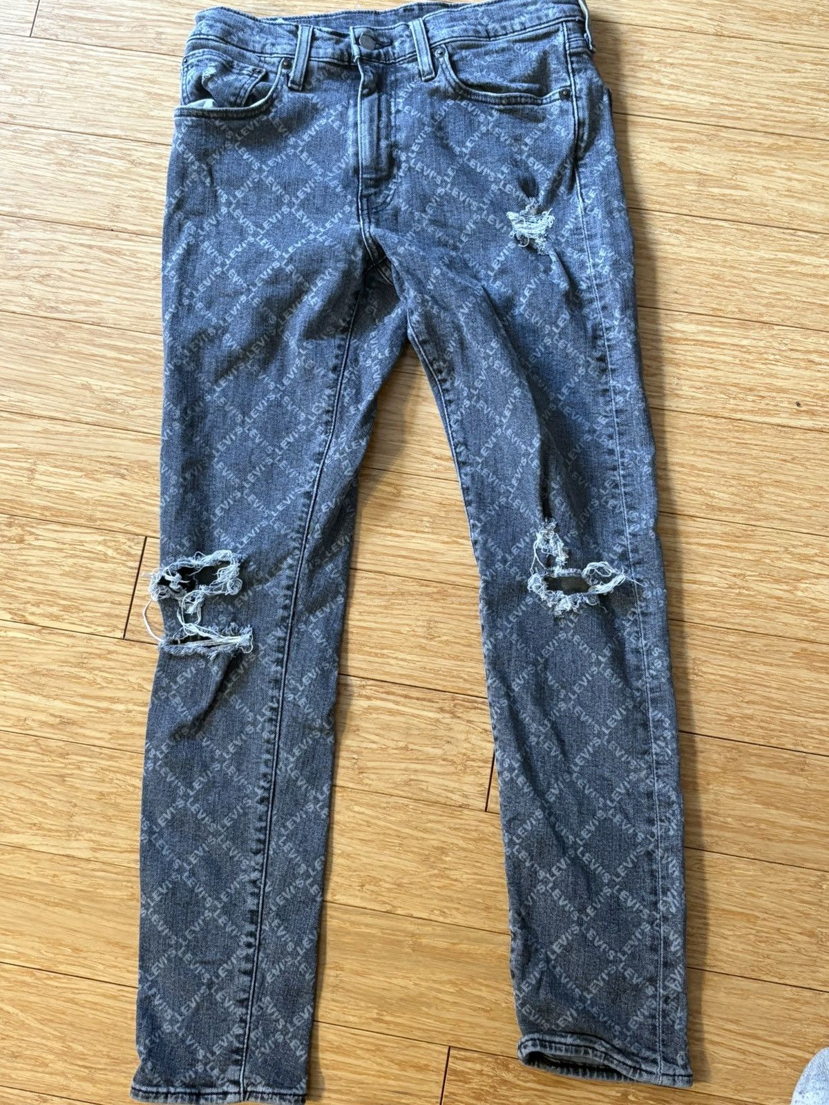 Levi's Levis black logo distressed Jeans 31x32 Size US 31 - 1 Thumbnail