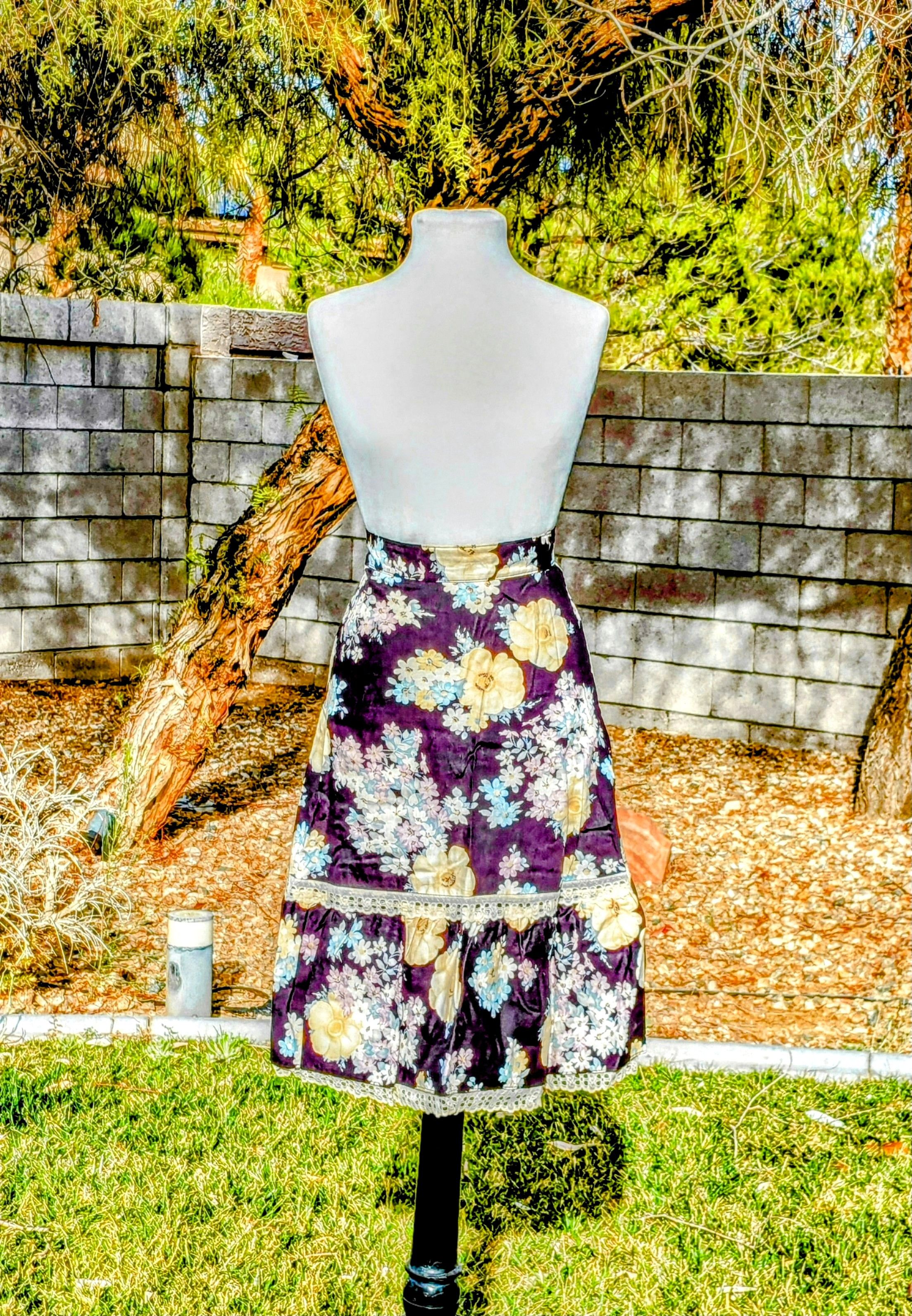 Other 1980s USA Petite 5/6 Floral 2-Tier Lace A-Line Maxi Skirt Size 28" / US 6 / IT 42 - 1 Thumbnail