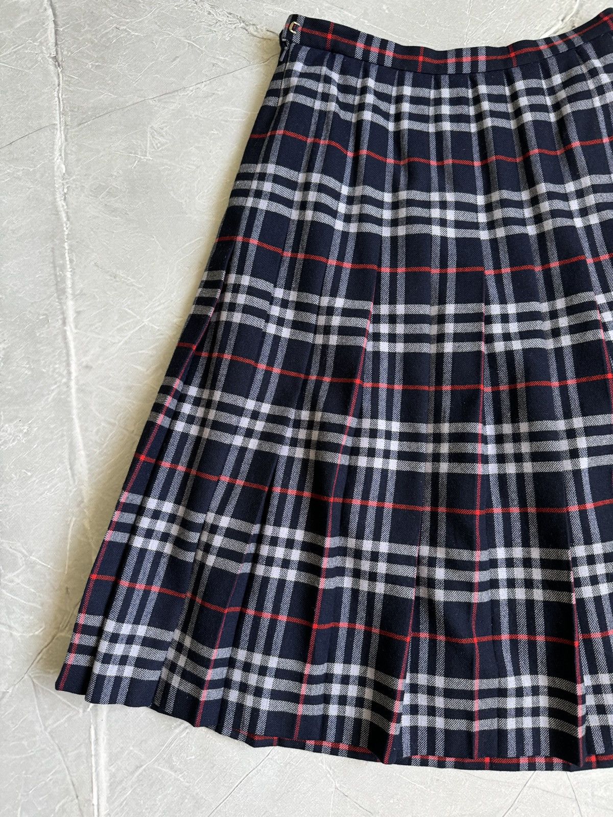 Burberry Vintage Burberrys Wrap Pleated Midi Skirt Navy Size 30" / US 8 / IT 44 - 12 Thumbnail