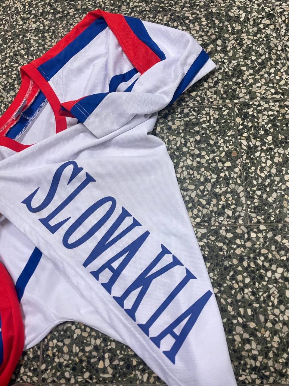 NHL Vintage Slovakia NHL hockey autographed national teamjersey Size US XL / EU 56 / 4 - 4 Thumbnail