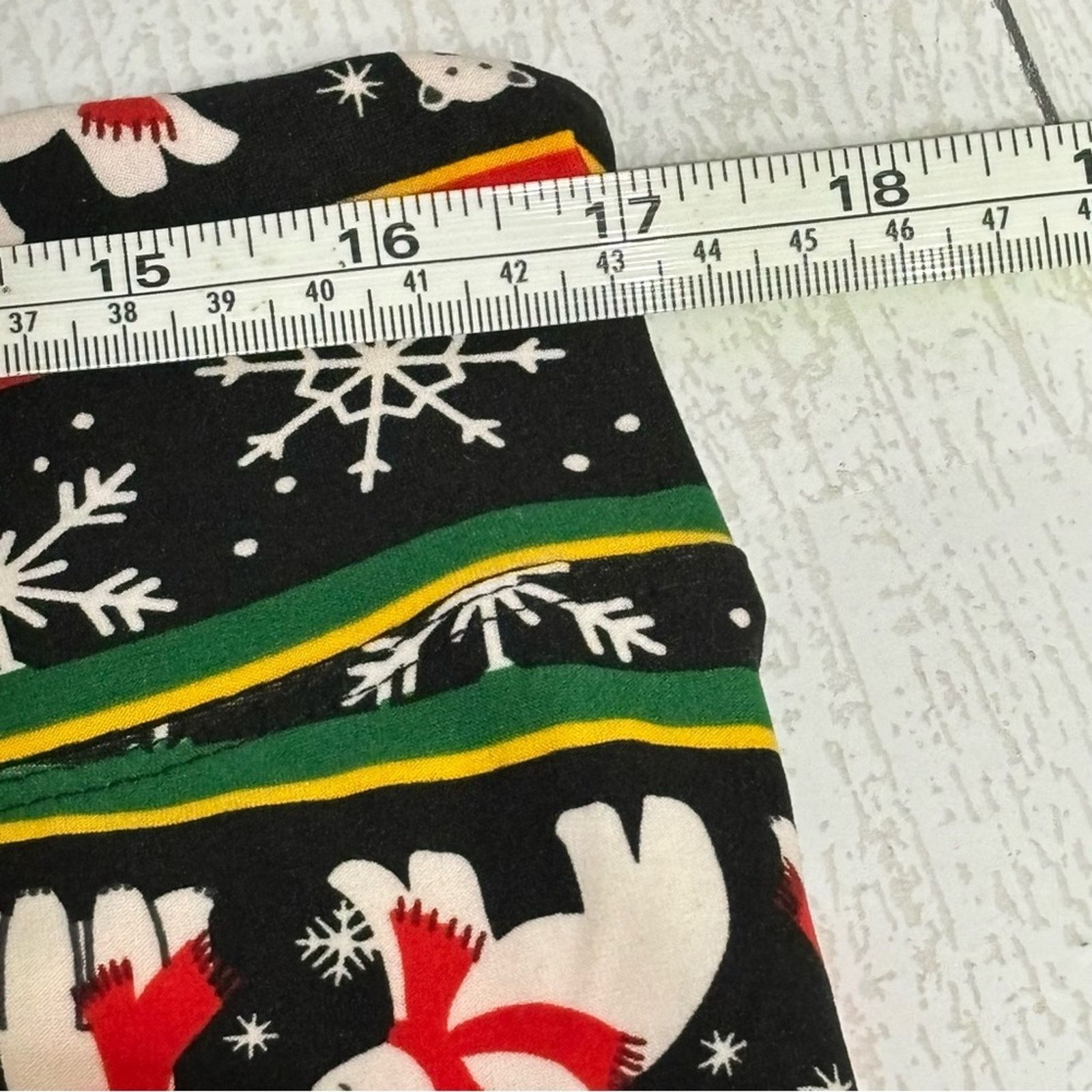 Other Fashion Nova Black Snowflake and Polar Bear Leggings Size 2X Size 27" / US 4 / IT 40 - 8 Thumbnail