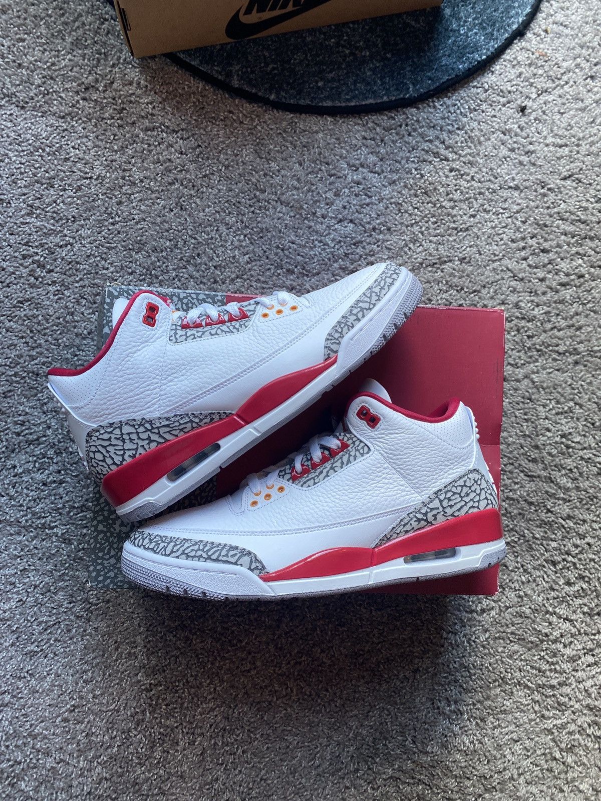 Nike Jordan 3 Retro Cardinal Red Size US 10.5 / EU 43-44 - 1 Thumbnail