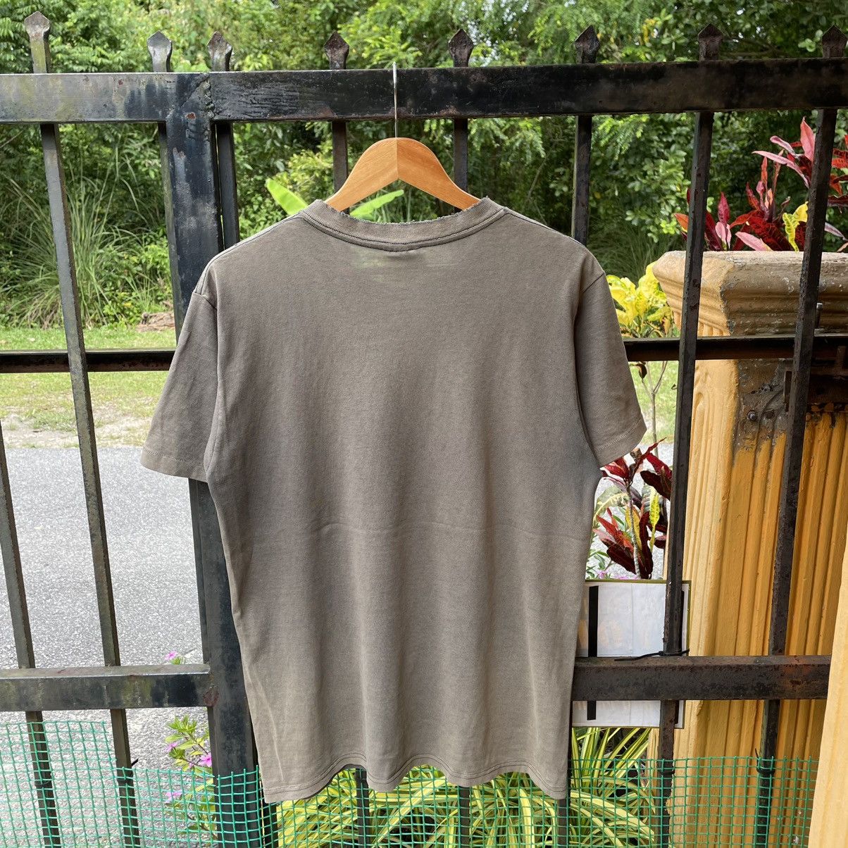 Reebok 🔥Vintage 90s Reebok Big Logo Spellout Sun Faded Distress Tee Size US L / EU 52-54 / 3 - 2 Thumbnail