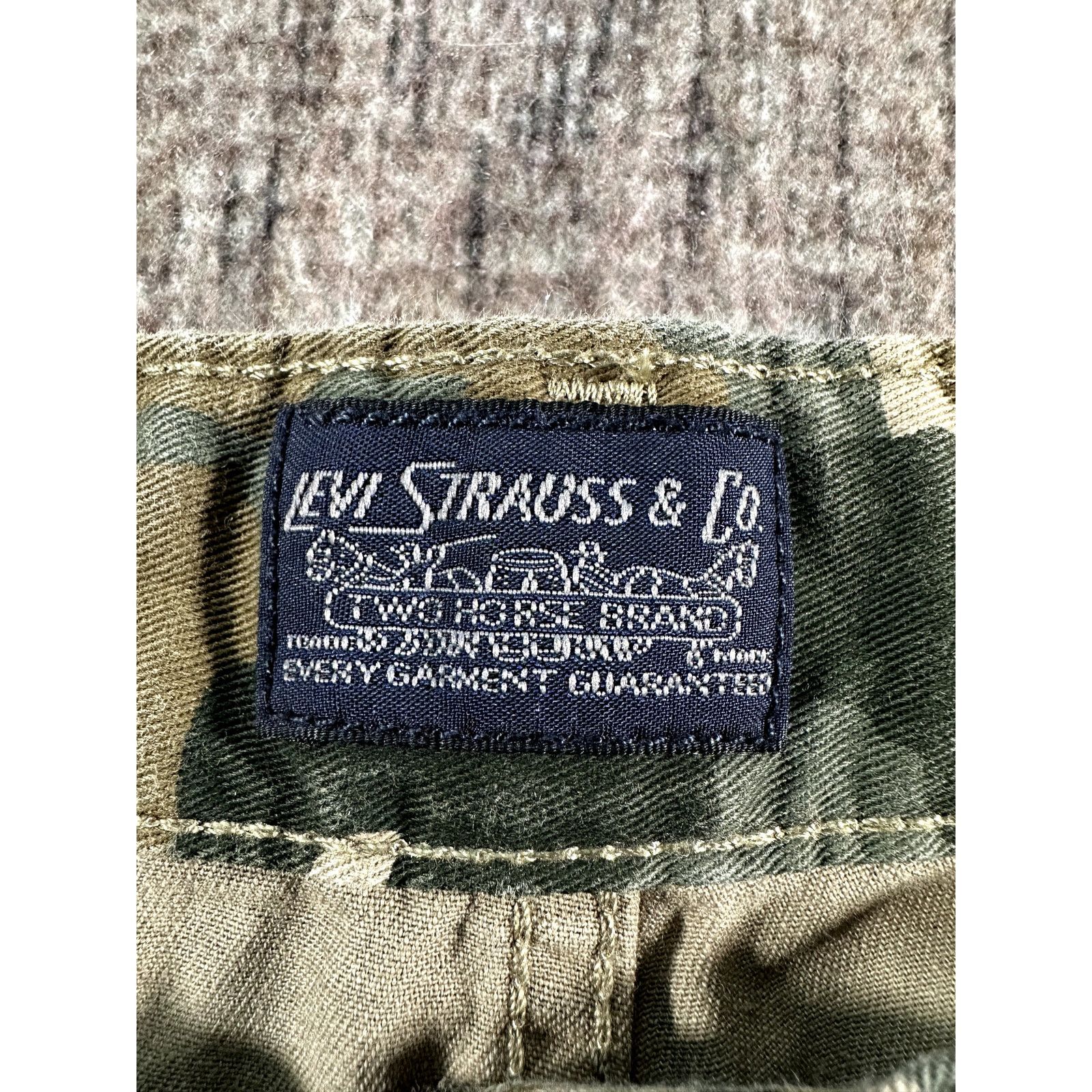 Levi's Levi's Strauss & Co Camo Cargo Shorts Men's Size 34 Secure Size US 34 / EU 50 - 6 Thumbnail