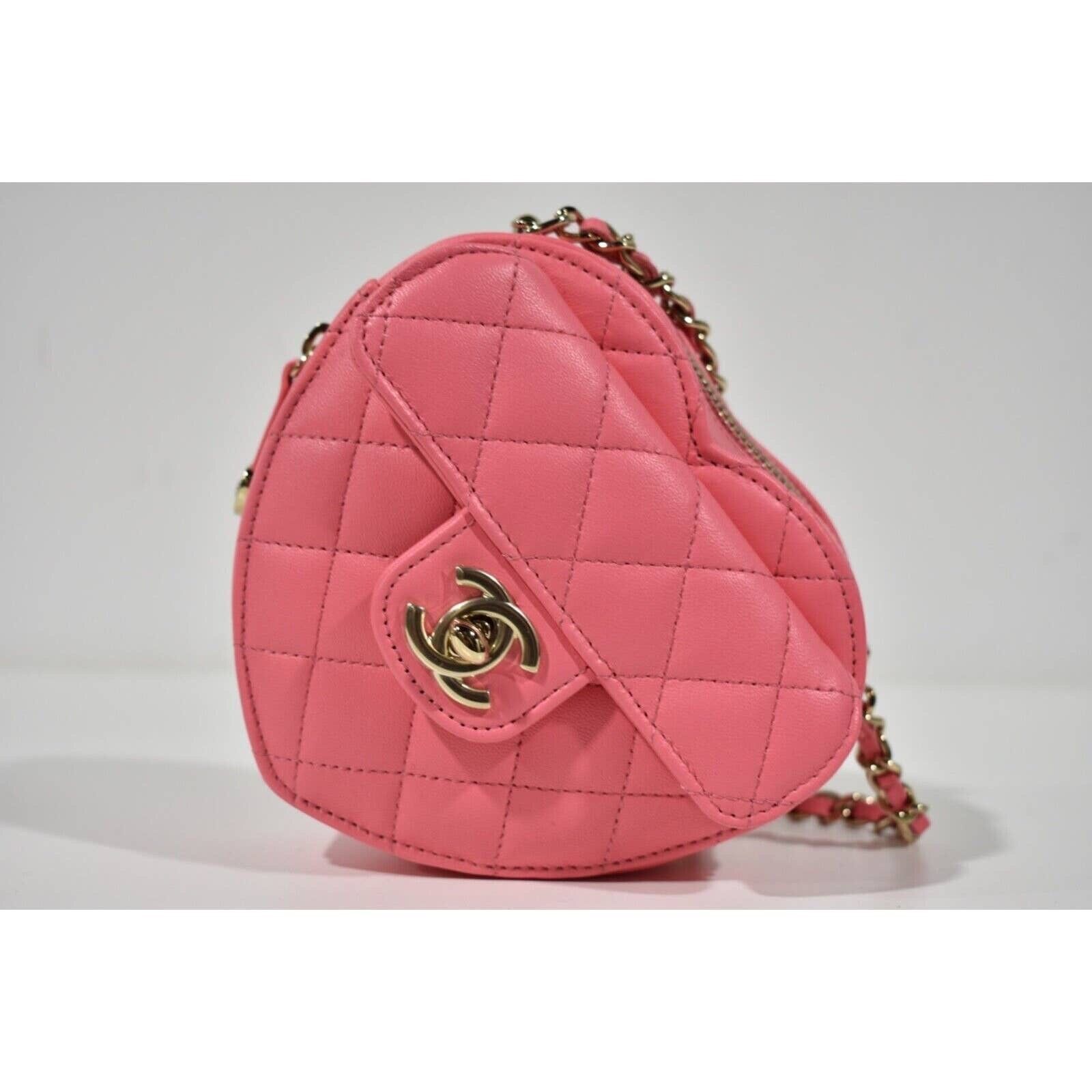 Chanel Chanel Small Runway Heart Flap Chain Shoulder Crossbody Bag Size ONE SIZE - 8 Thumbnail