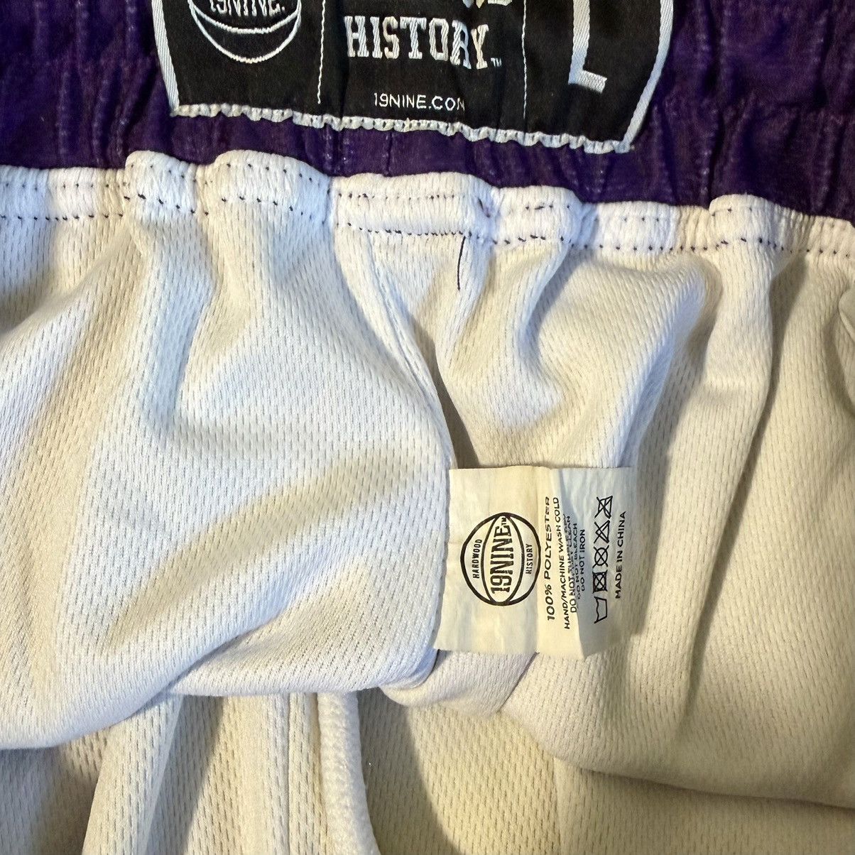 NCAA y2k Washington Huskies Basketball Shorts Size US 34 / EU 50 - 5 Thumbnail