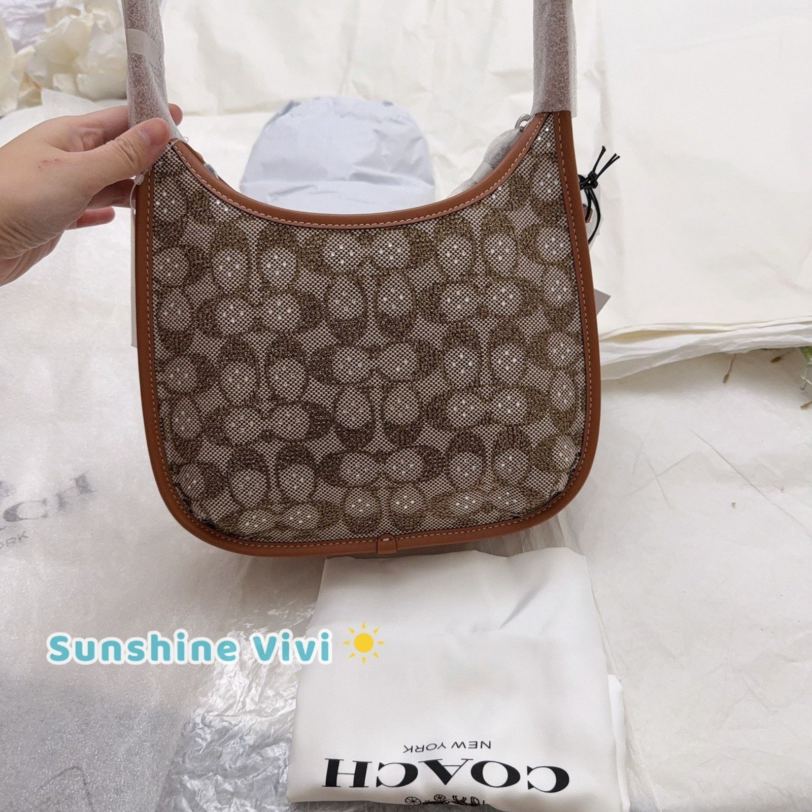 Coach NWT Coach Crystal Curve Zip Bag CCC50 Amber Leather Size ONE SIZE - 2 Thumbnail