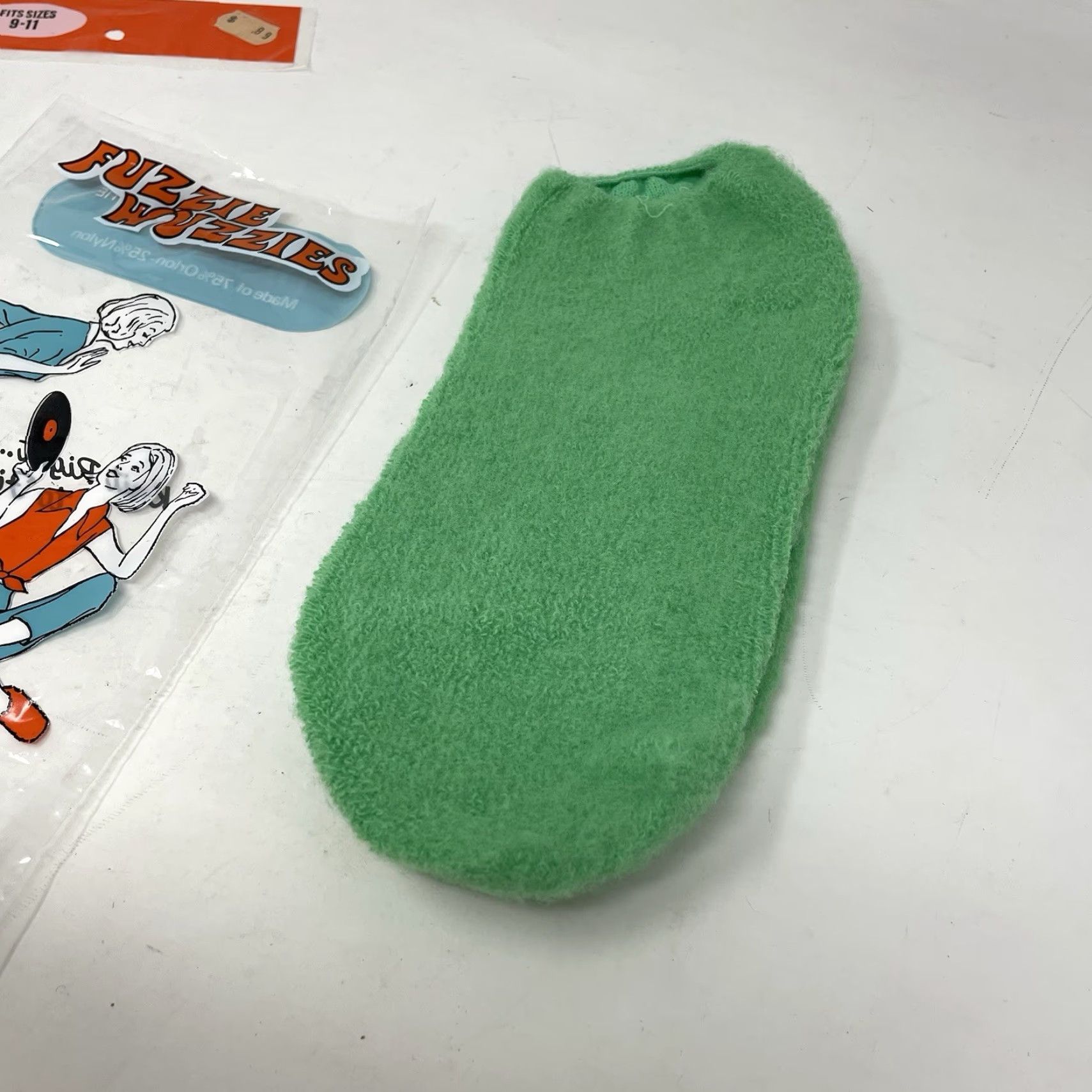 FUZZI VINTAGE 1960s FUZZIE WUZZIES Slippers Socks GoGo Mod Green 9-11 Vintage 60s Shoes/Slippers Mens& Womens Size ONE SIZE - 4 Thumbnail