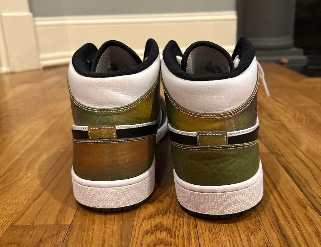 Jordan Brand Air Jordan 1 Mid SE “Heat Reactive Color Change” Size US 13 / EU 46 - 4 Thumbnail