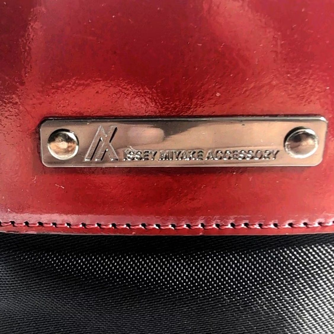 Issey Miyake ISSEY MIYAKE Bodybag Accessory Bordeaux x Black Casual 90-00's Pre-owned Size ONE SIZE - 2 Thumbnail