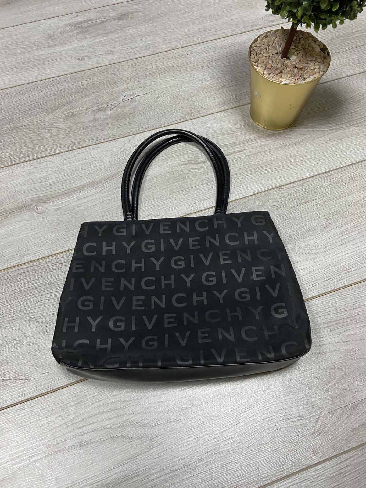 Givenchy Givenchy monogram big logo handle bag parfums Size ONE SIZE - 1 Thumbnail