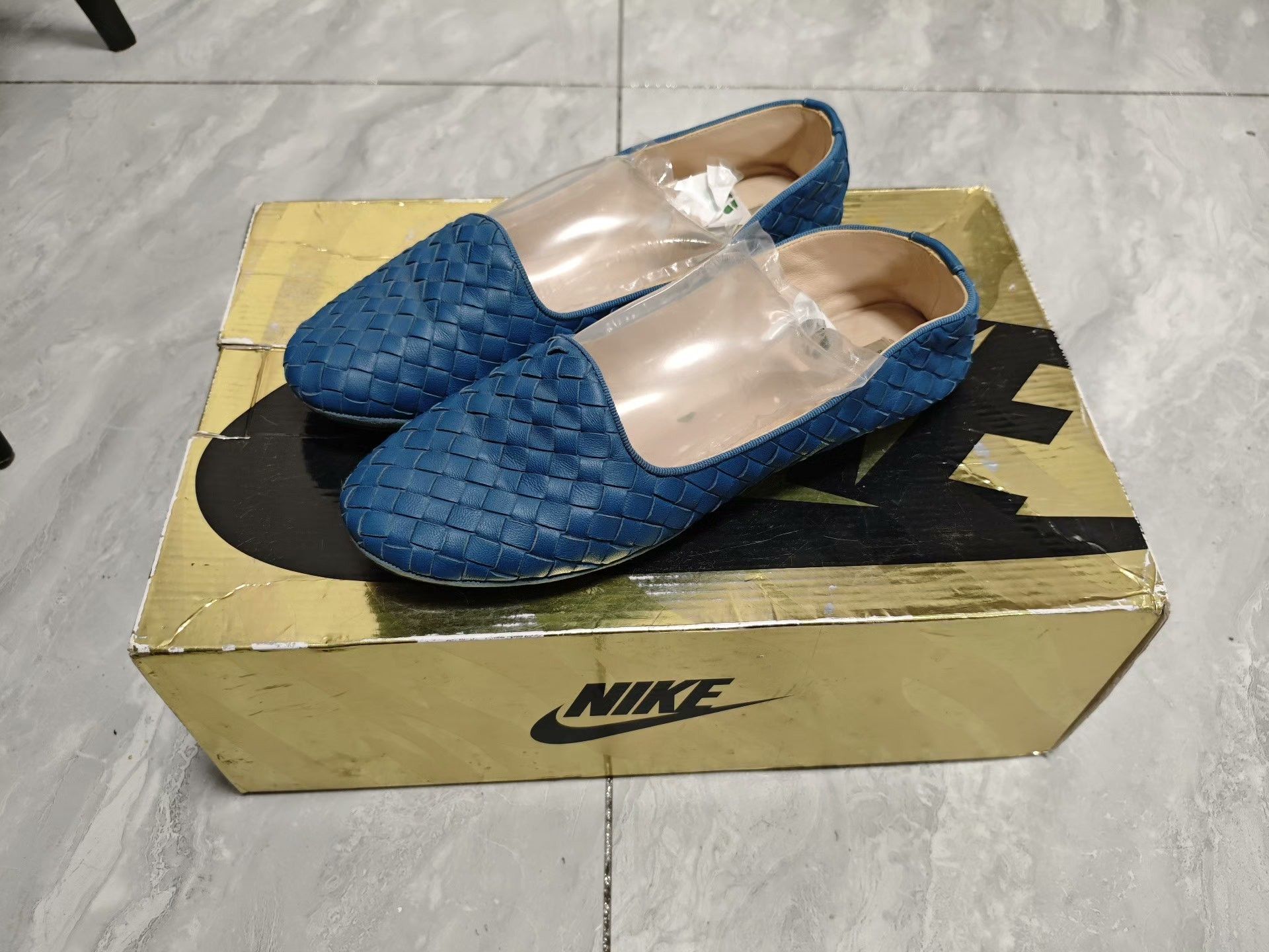 Bottega Veneta Bottega Veneta Casual Blue Lowtop Sneakers us_8 Women Size US 8 / IT 38 - 1 Thumbnail
