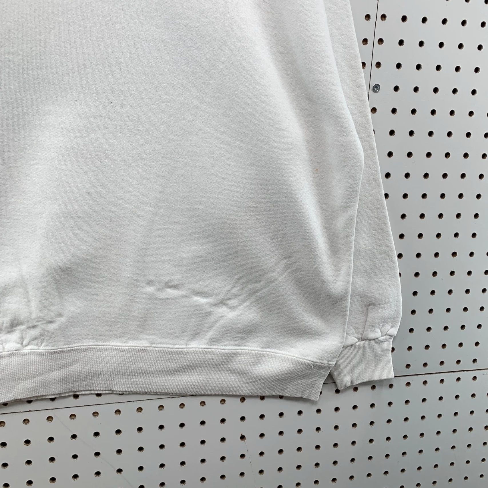 VINTAGE Hanes Sweatshirt Mens Large White Embroidered Ballys Total Fitness Y2K 90s USA Regular Crew Neck Pullover Cotton Fleece Graphic Print