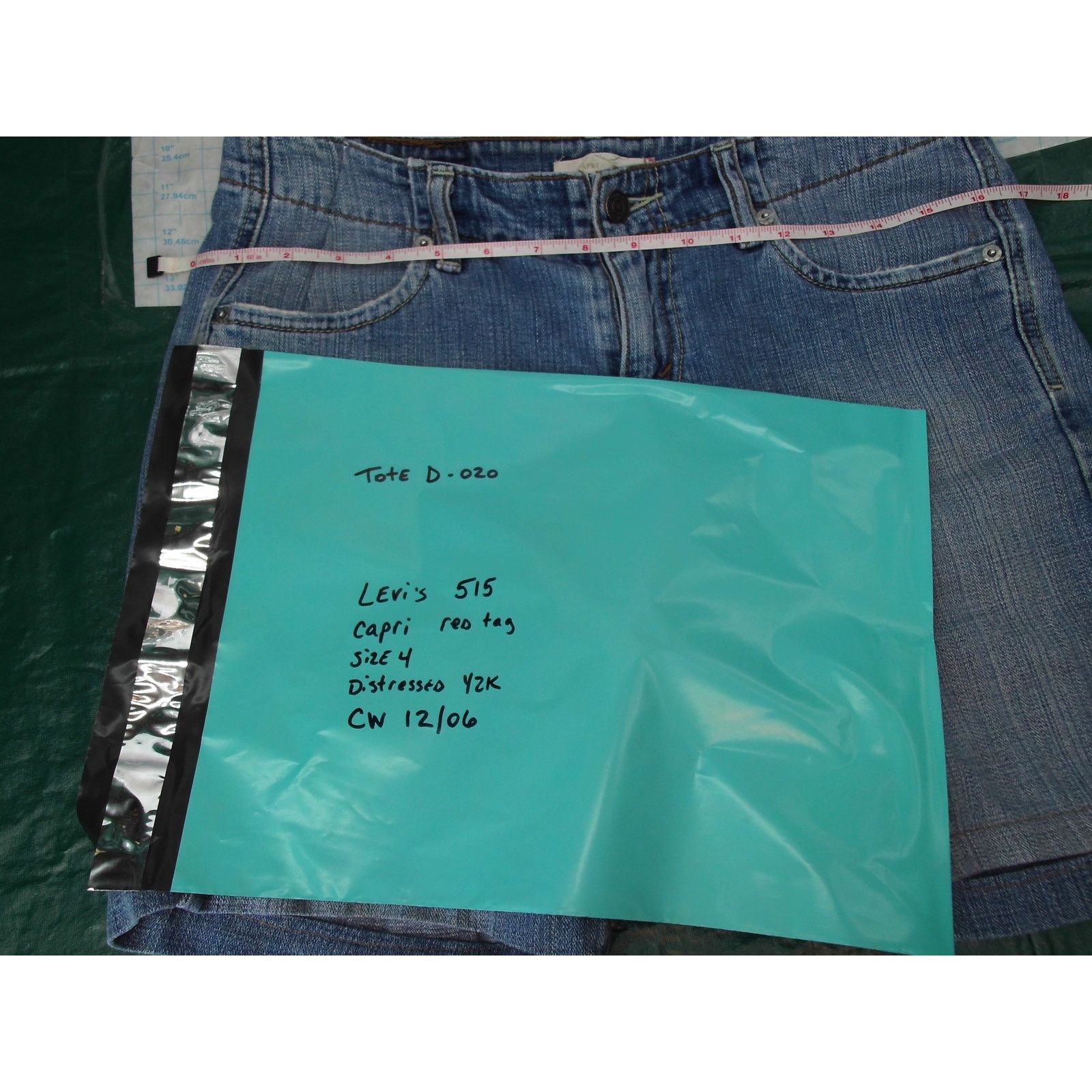 Levi's Levi's 515 Capri Size 4 Distressed Denim Shorts Red Tag Size 27" / US 4 / IT 40 - 7 Thumbnail