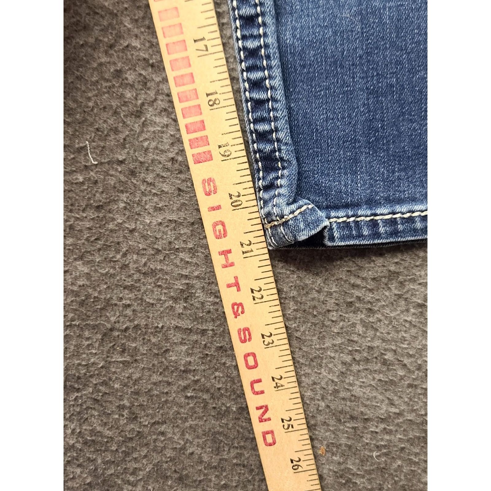 Miss Me Miss Me Capris Womens 31x21 Regular Fit Mid Rise Distressed Stretch Angel Wings Denim Capri Jeans Blue 5-Pocket Womens Shoes? Size ONE SIZE - 6 Thumbnail