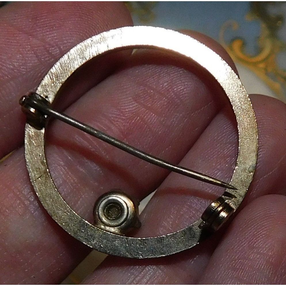 Other Vintage Gold Tone Open Circle Brooch With Faux Pearl Accent Size ONE SIZE - 3 Thumbnail