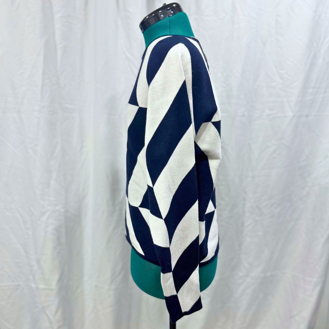 Other Tahari Blue and White Abstract Print Sweater | Sz S, NWT Size S / US 4 / IT 40 - 3 Thumbnail