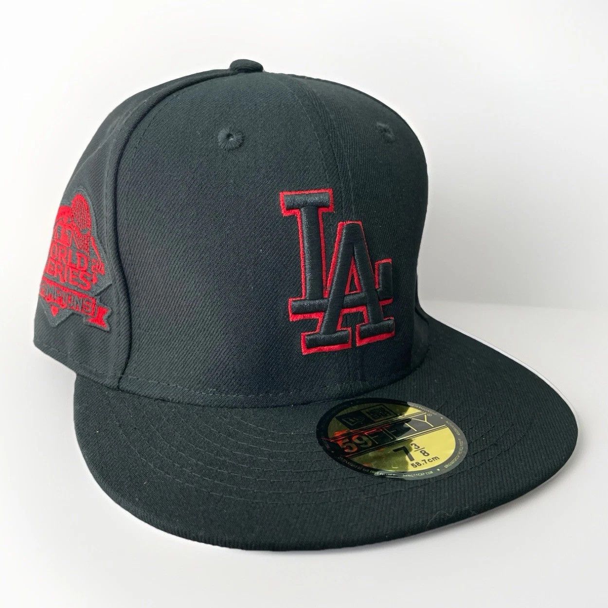 New Era LA Dodgers 24 WS Champs Fitted Hat Black Red Outline/UV 71/2 Size ONE SIZE - 1 Thumbnail