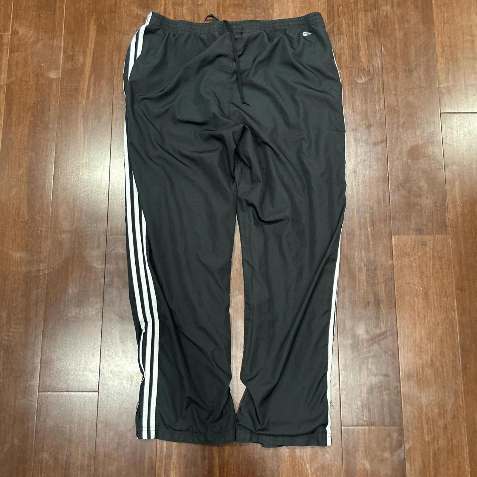 Adidas Black and white adidas baggy Size XL Size US 40 / EU 56 - 2 Thumbnail