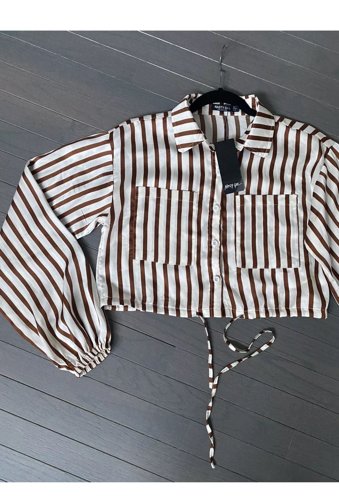 Nasty Gal NWT Nasty Gal Front Tie Striped Crop Silky Shirt Size Small Size S / US 4 / IT 40 - 3 Thumbnail