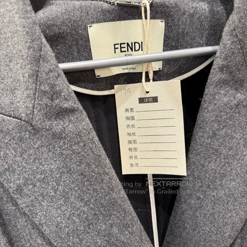 Fendi Fendi Solid color lapel puff sleeve blazer Size XXS / US 00 / IT 34 - 4 Thumbnail