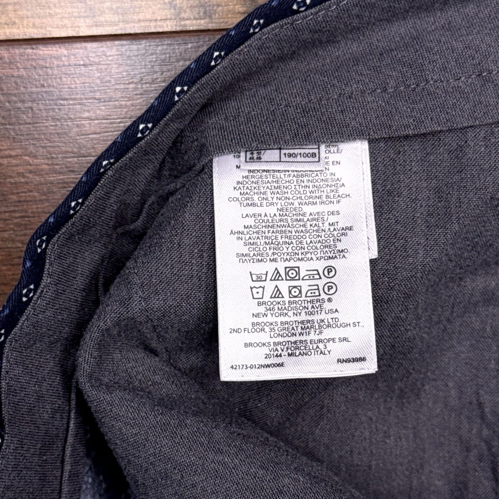 Brooks Brothers Brooks Brothers Bermuda Shorts Mens 40 Navy Blue Mid Rise Chino Pocket Geometric Twill Regular Mens Size 40 Blue Preppy Casual Travel 9in Inseam Size US 40 / EU 56 - 4 Thumbnail